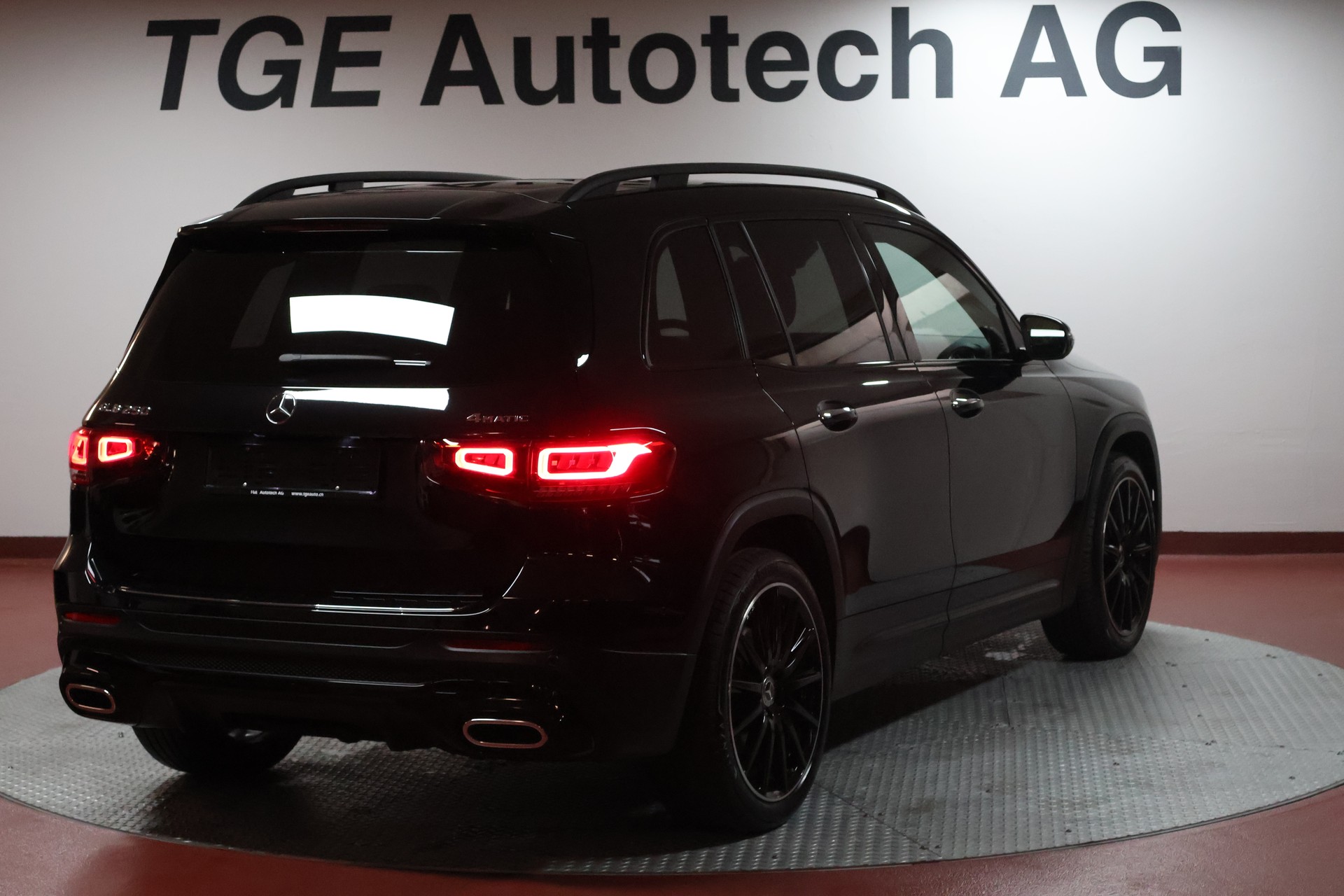 MERCEDES-BENZ GLB 250 4Matic AMG Line 8G-Tronic-image-18