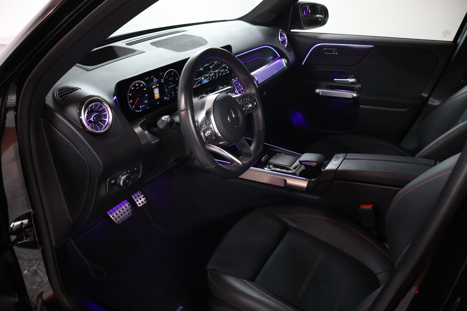 MERCEDES-BENZ GLB 250 4Matic AMG Line 8G-Tronic-image-6
