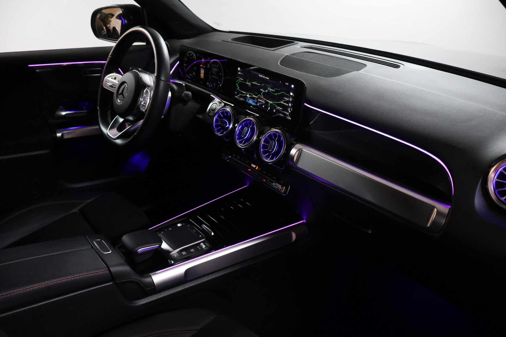 MERCEDES-BENZ GLB 250 4Matic AMG Line 8G-Tronic-image-13