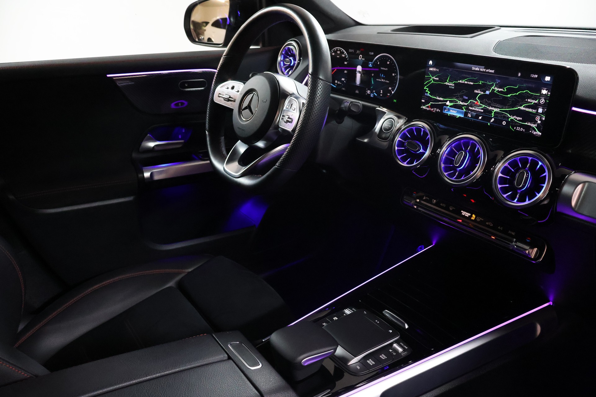 MERCEDES-BENZ GLB 250 4Matic AMG Line 8G-Tronic-image-14