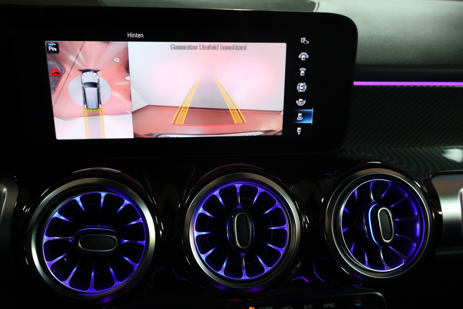 MERCEDES-BENZ GLB 250 4Matic AMG Line 8G-Tronic-image-17