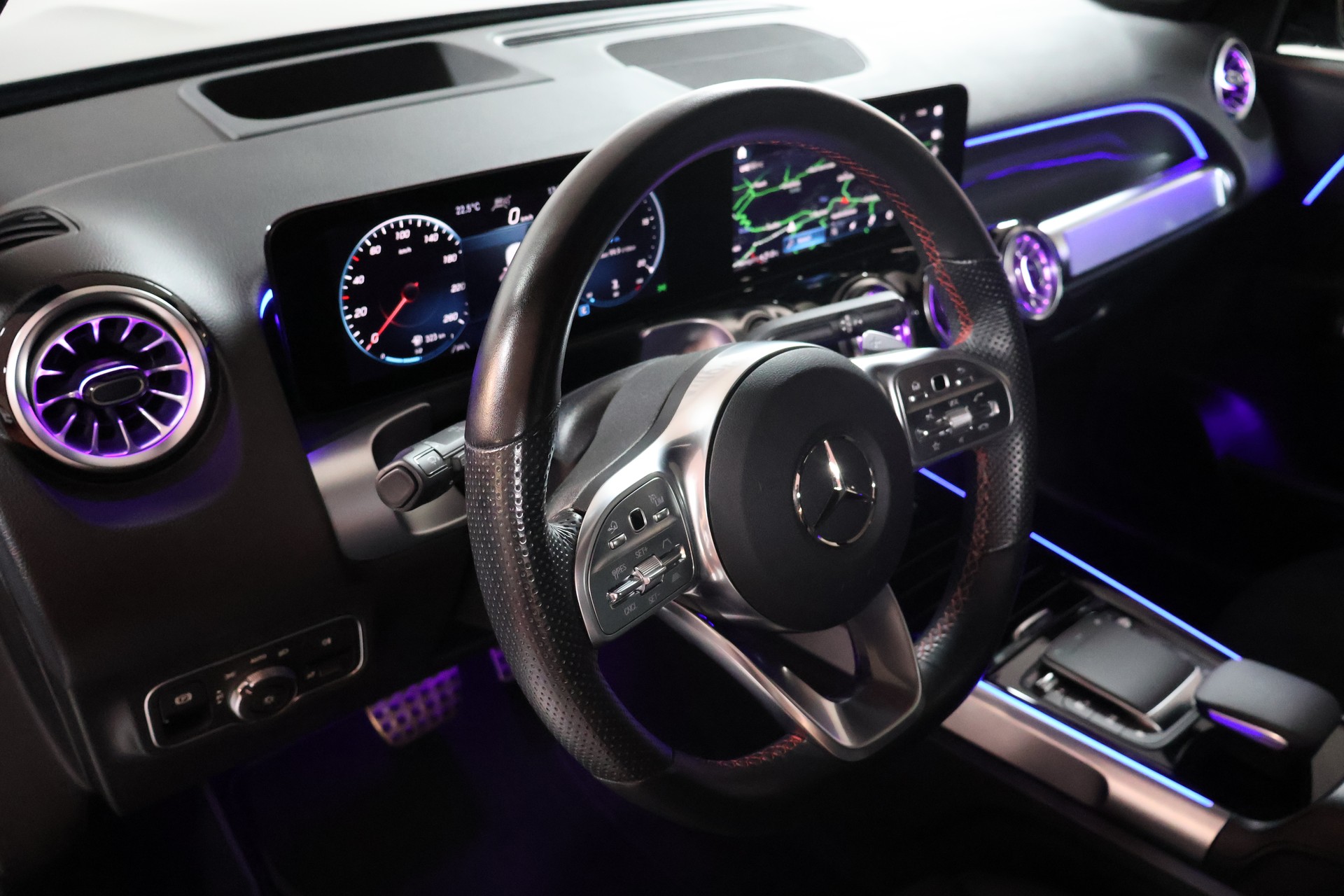MERCEDES-BENZ GLB 250 4Matic AMG Line 8G-Tronic-image-9