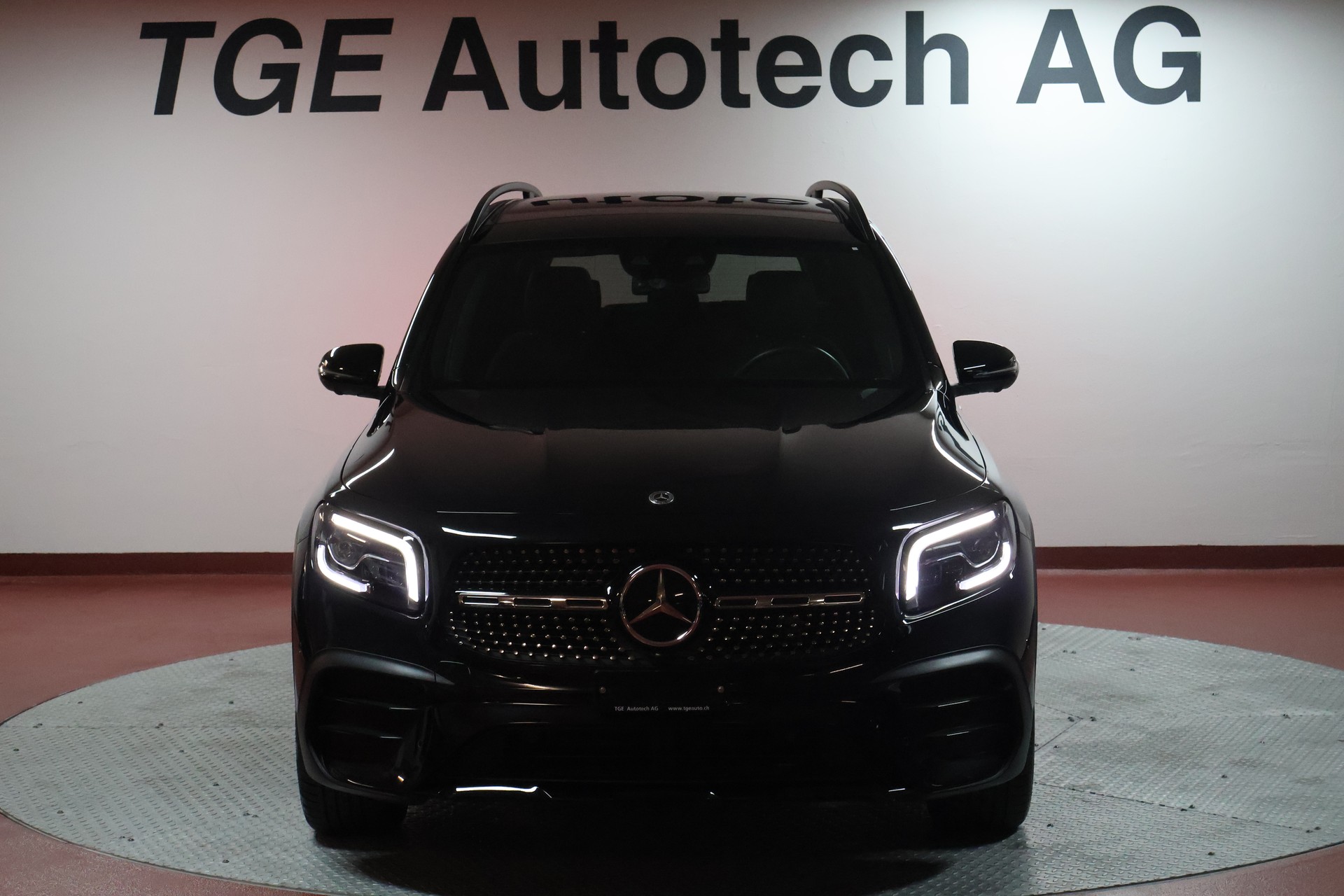 MERCEDES-BENZ GLB 250 4Matic AMG Line 8G-Tronic-image-2