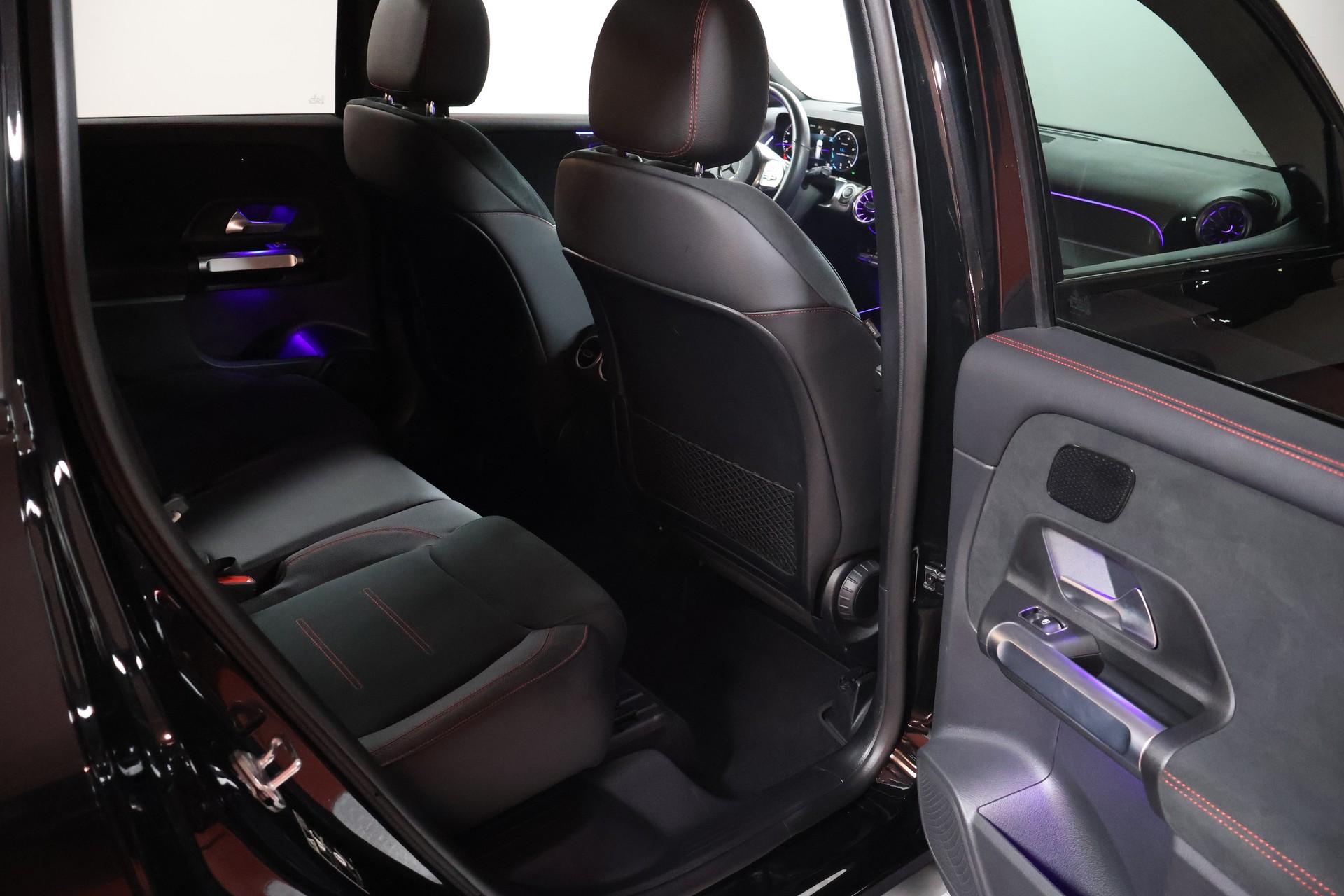 MERCEDES-BENZ GLB 250 4Matic AMG Line 8G-Tronic-image-16