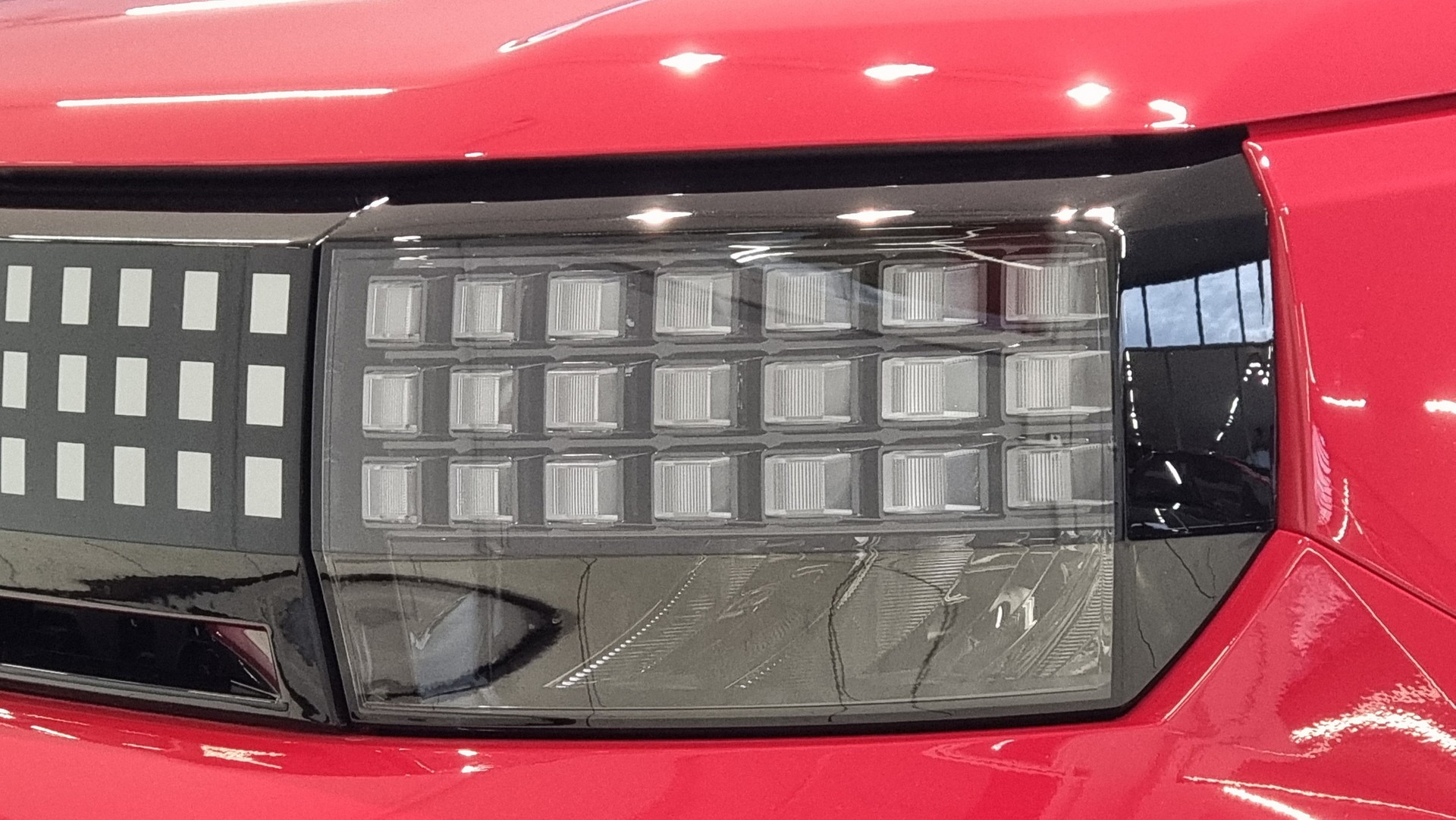 FIAT Grande Panda 1.2 Hybrid 110 PS La Prima-image-1
