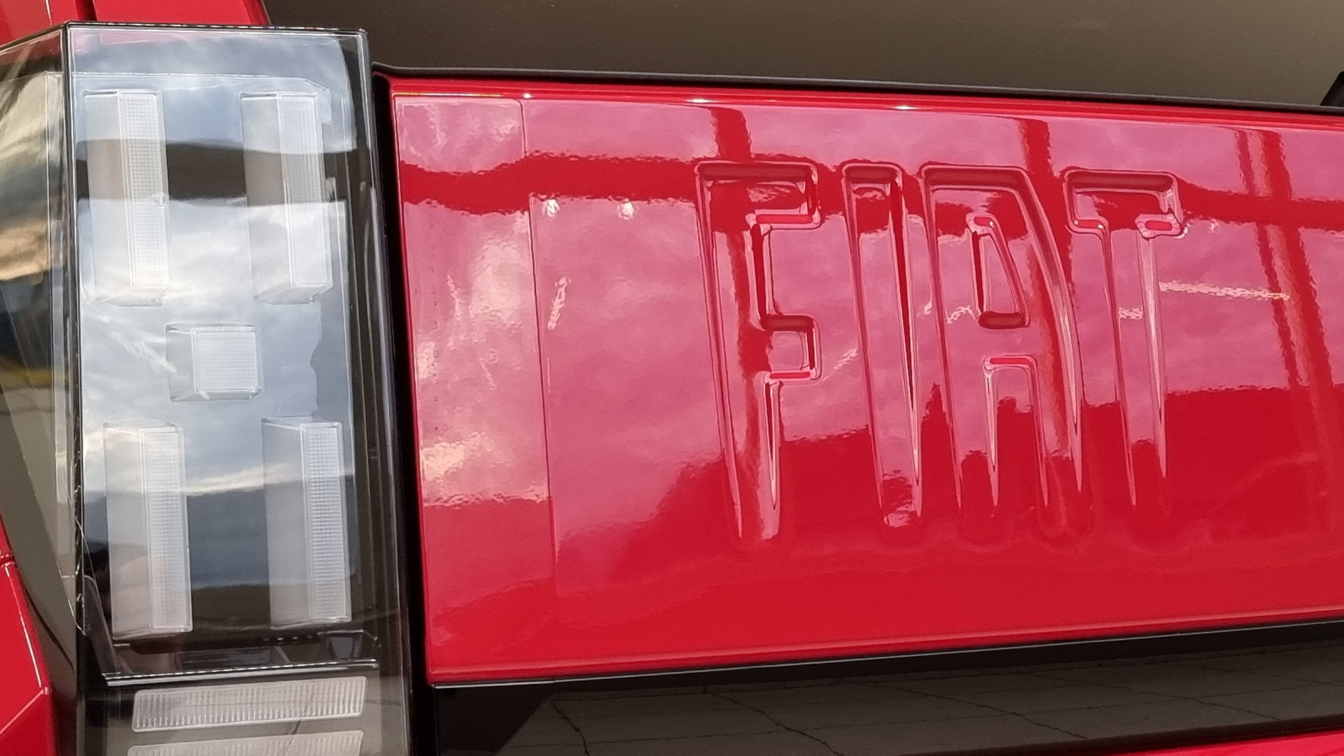 FIAT Grande Panda 1.2 Hybrid 110 PS La Prima-image-4