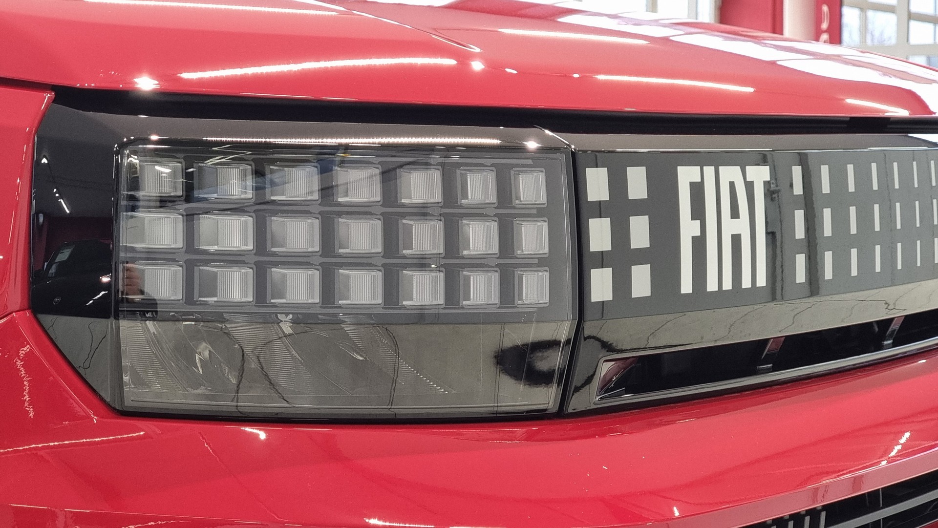 FIAT Grande Panda 1.2 Hybrid 110 PS La Prima-image-9