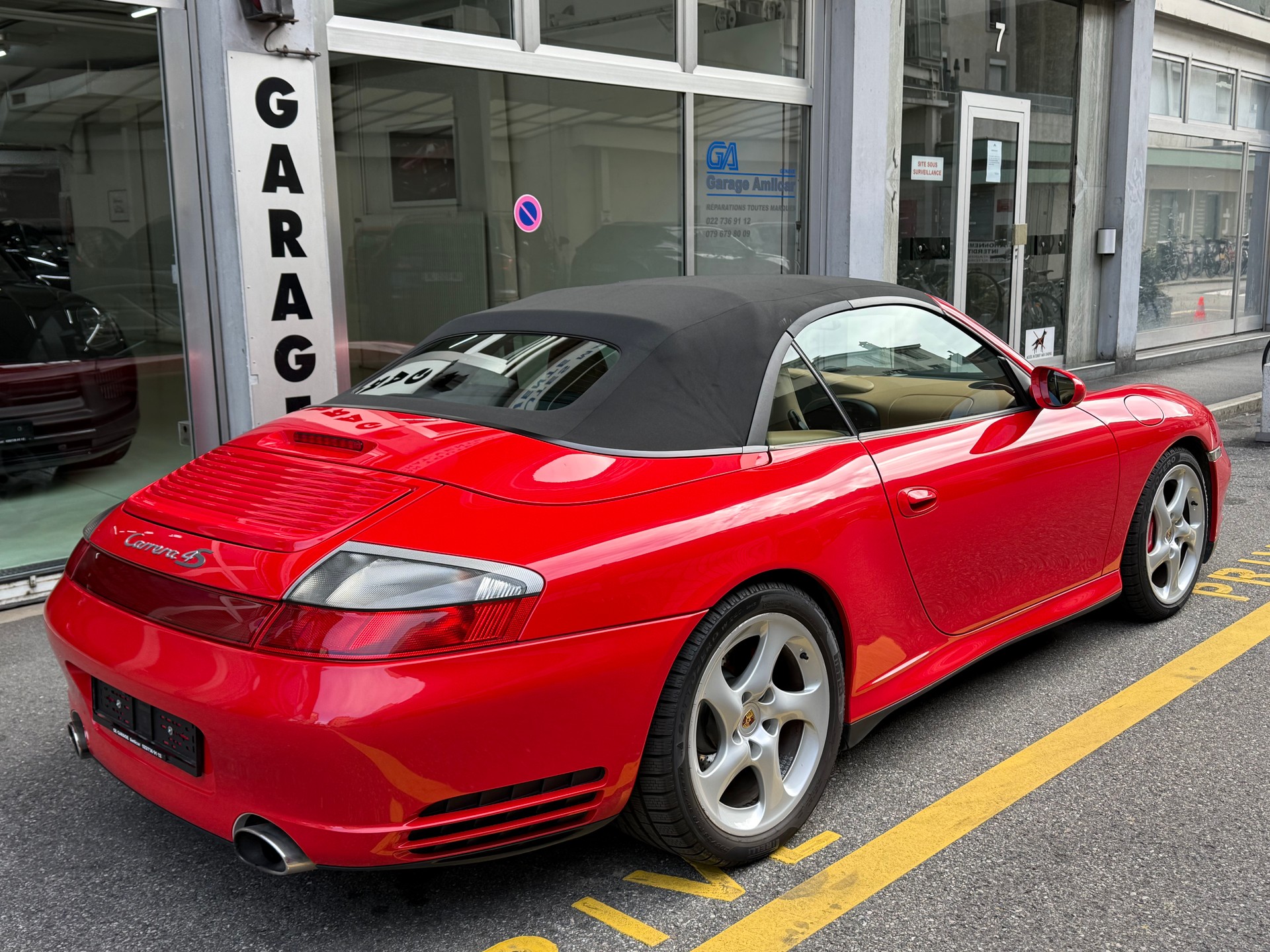 PORSCHE 911 Carrera 4S Cabrio-image-2