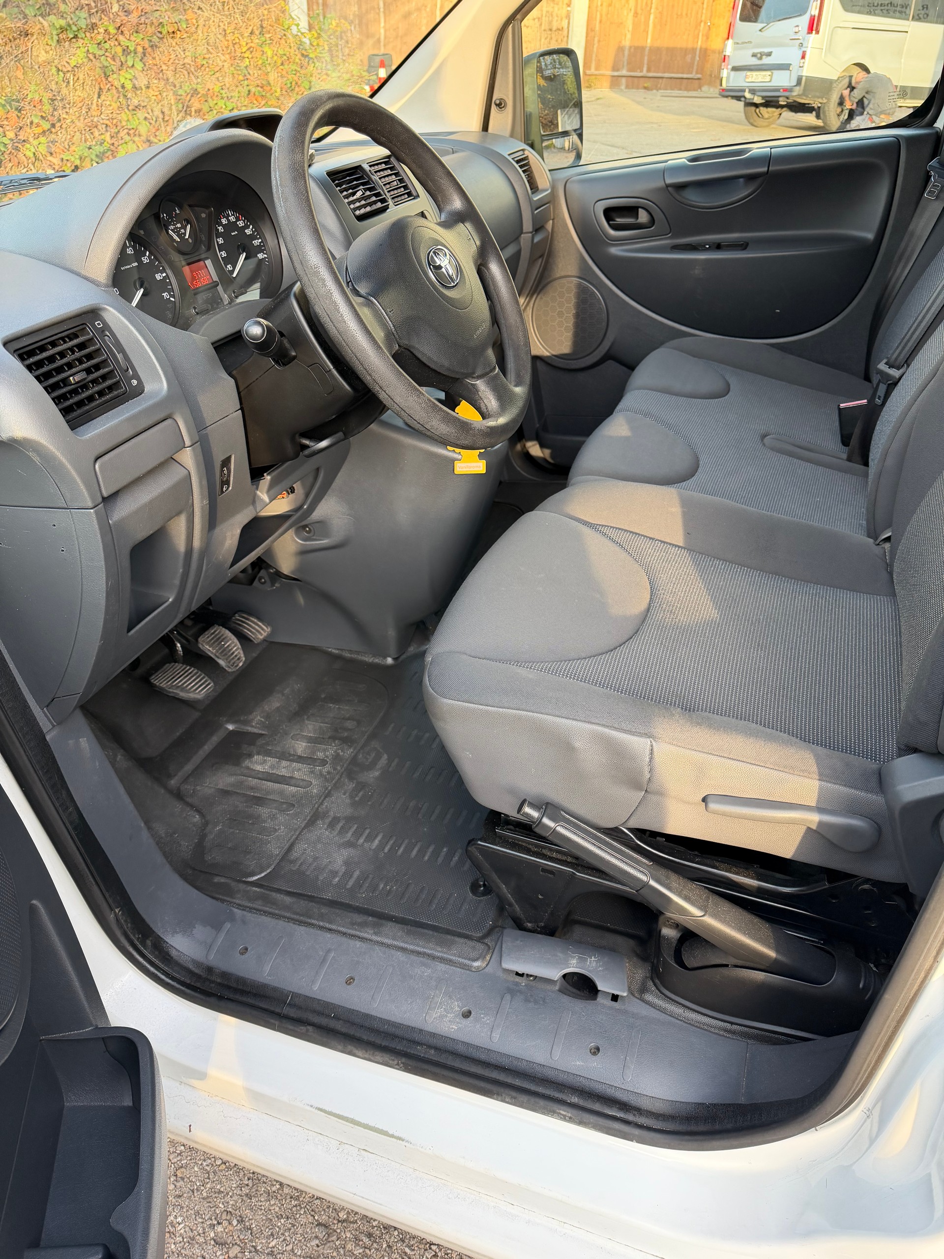 TOYOTA Proace 2.0D Panel Van Terra L2H1-image-4