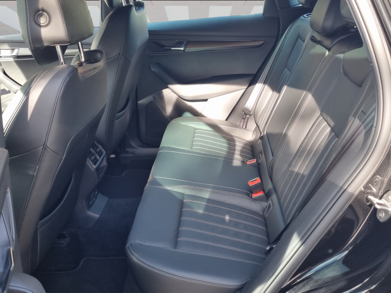 SKODA Karoq 2.0 TSI SportLine 4x4 DSG-image-8