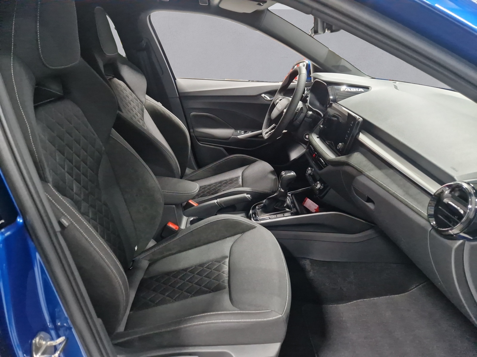 SKODA Fabia 1.0 TSI Dynamic DSG-image-11