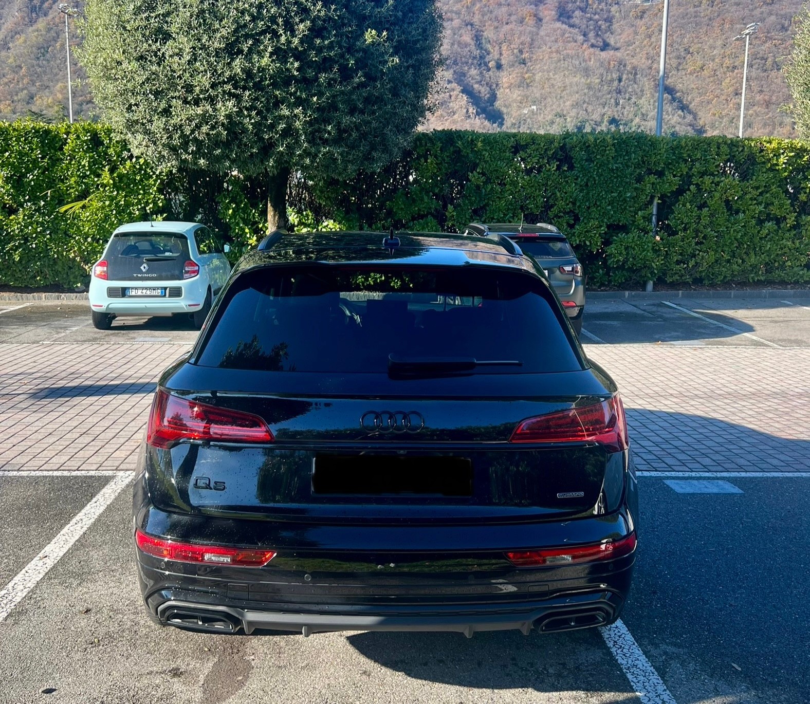 AUDI Q5 40 TDI Blackedition quattro S-tronic-image-2