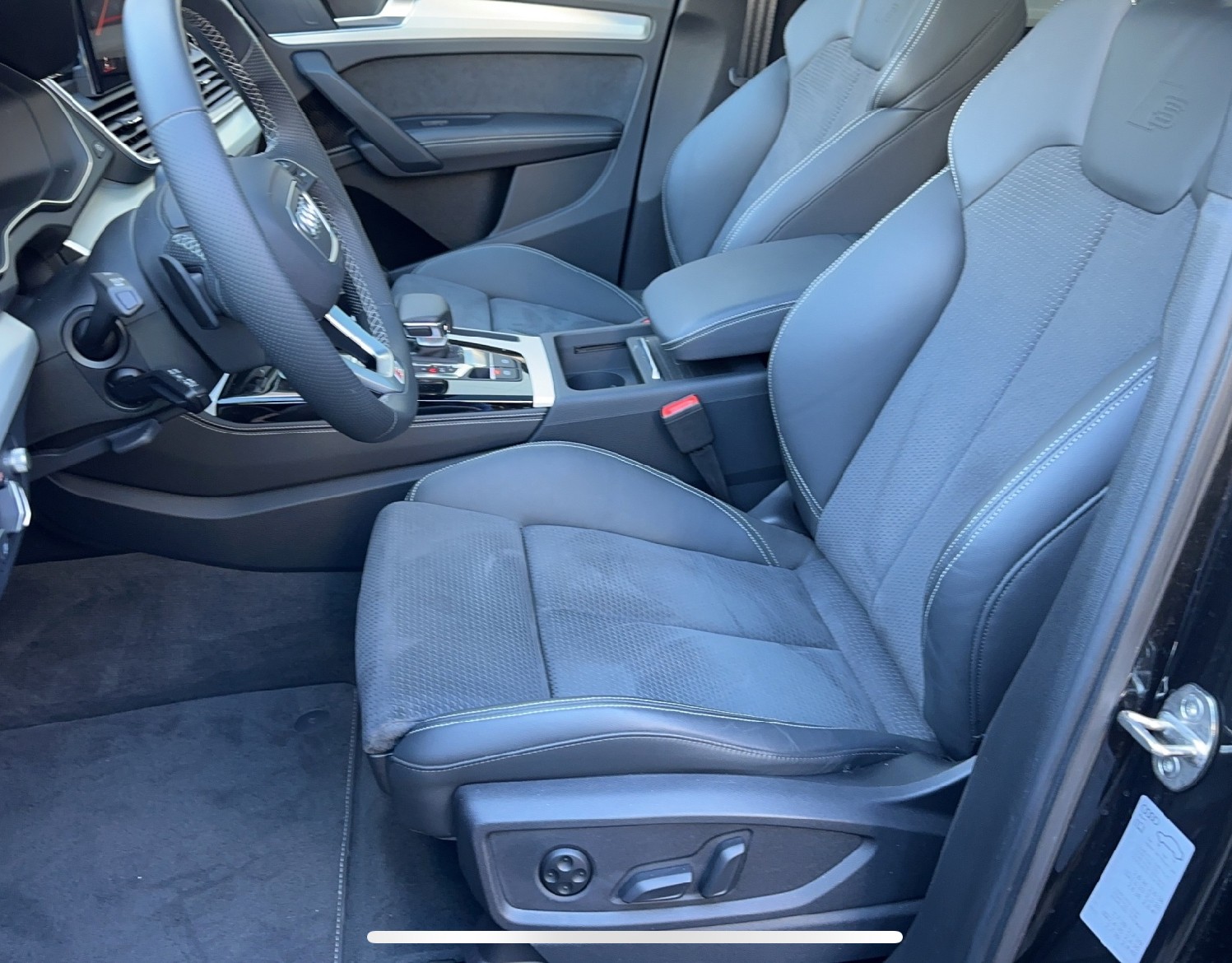 AUDI Q5 40 TDI Blackedition quattro S-tronic-image-6