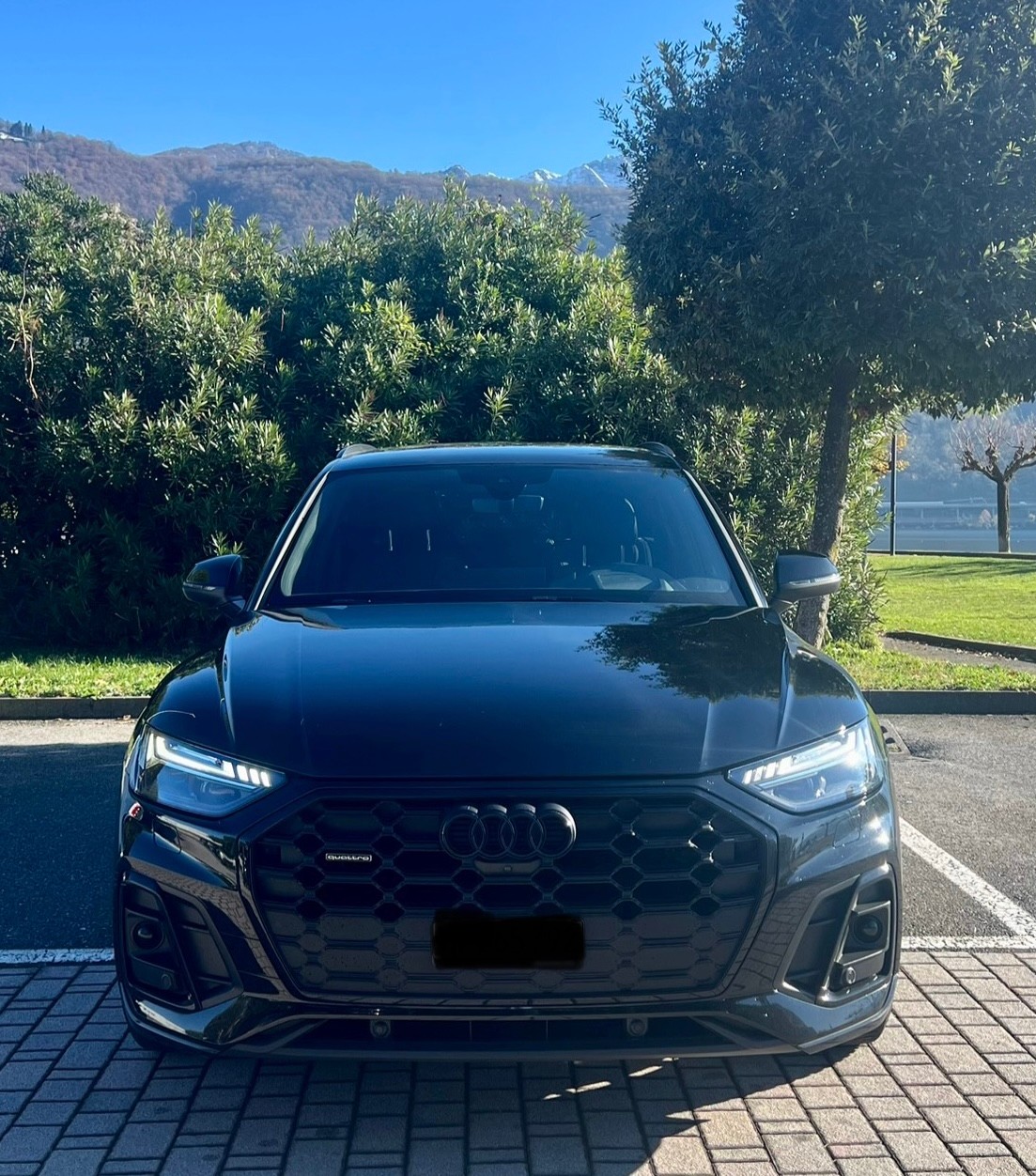 AUDI Q5 40 TDI Blackedition quattro S-tronic-image-1