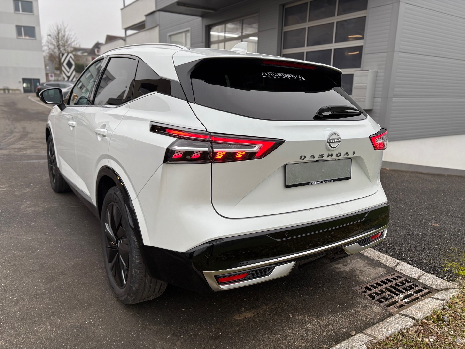 NISSAN Qashqai 1.3 DIG-T MHEV Tekna Xtronic 4x4-image-2