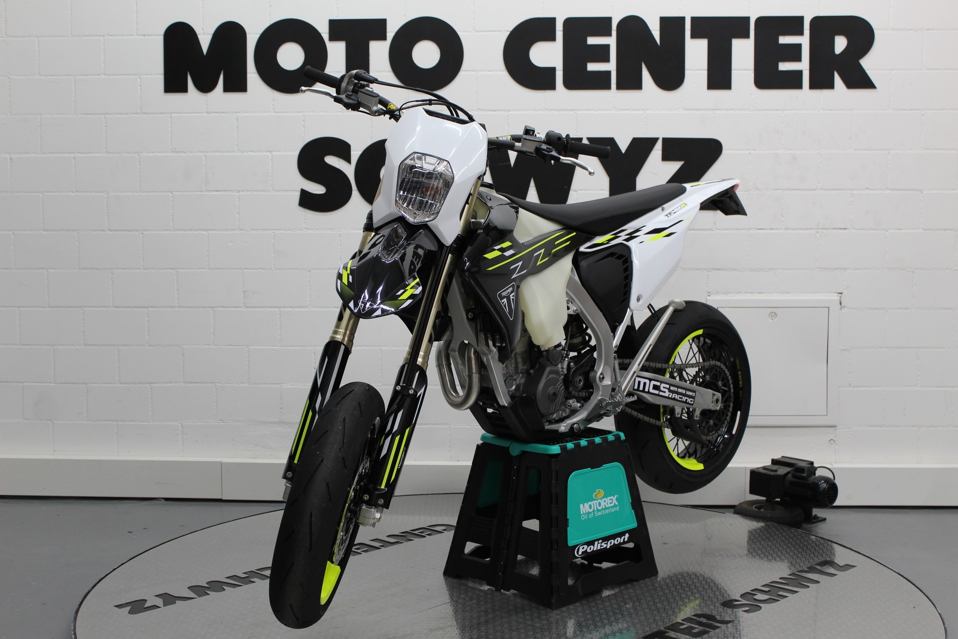 TRIUMPH TF 450 E-showroom-element-2