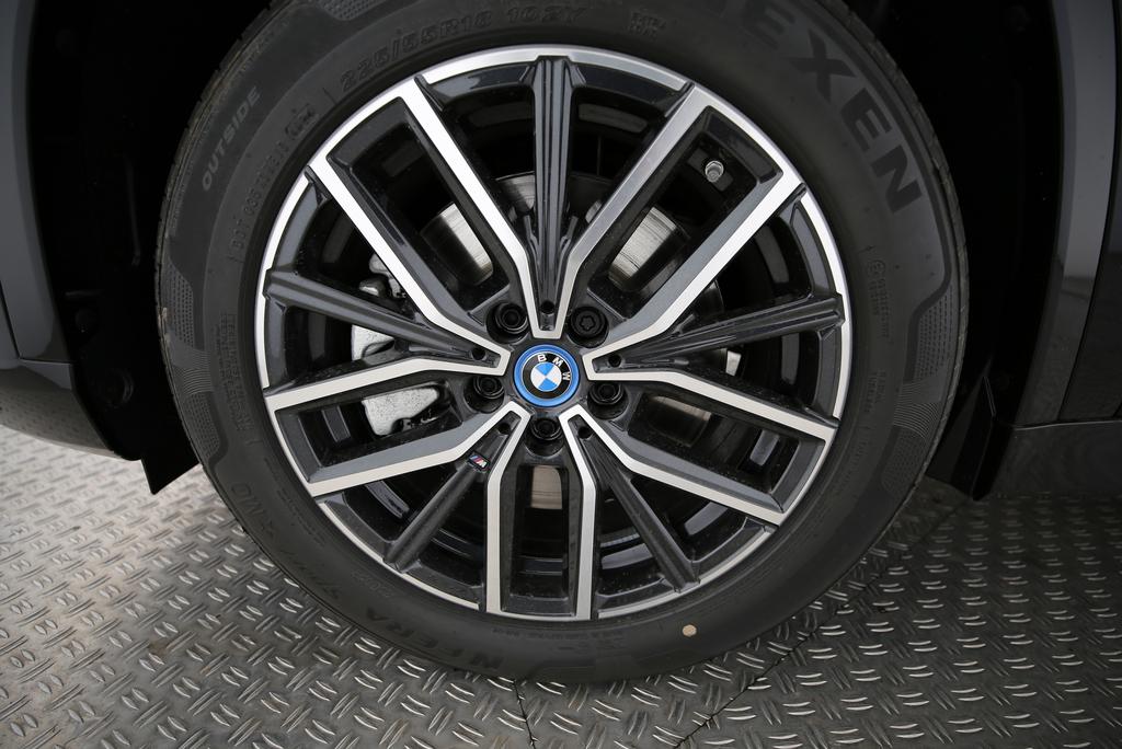 BMW X1 30e xDrive-image-2