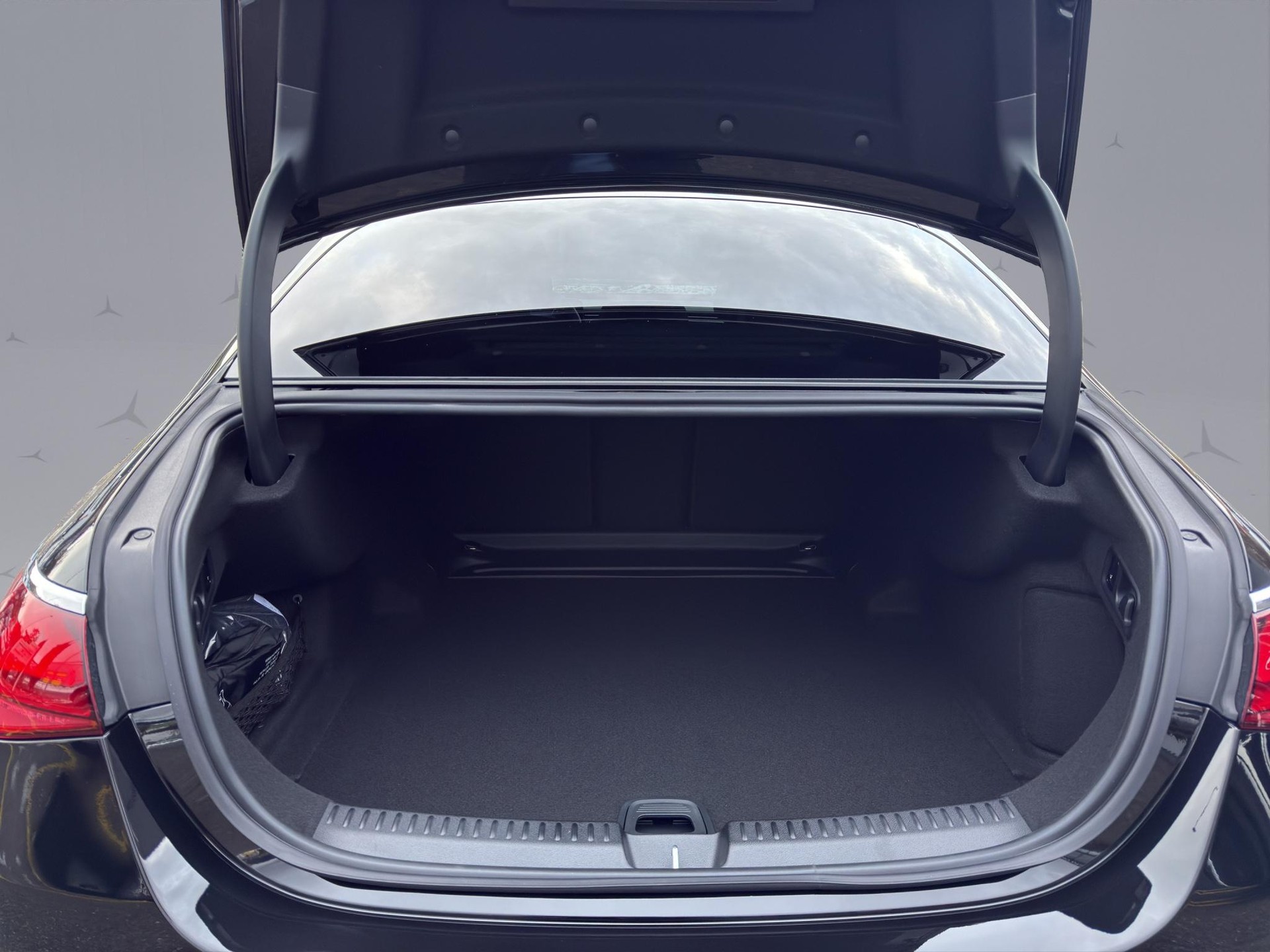 MERCEDES-BENZ E 220 d AMG Line 4matic-image-17