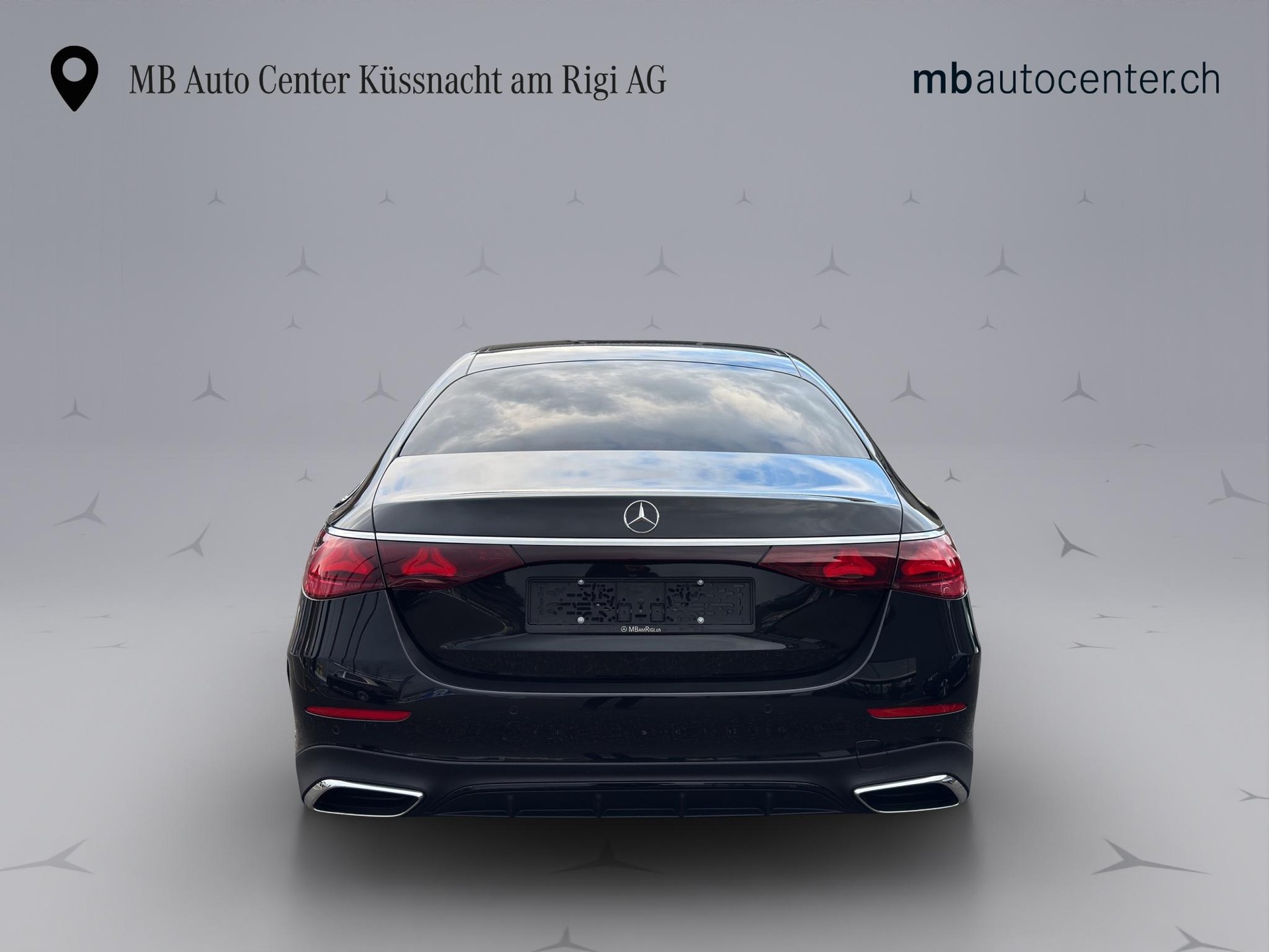 MERCEDES-BENZ E 220 d AMG Line 4matic-image-4