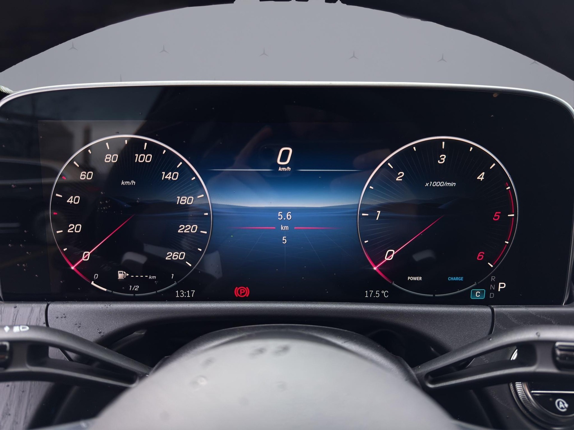 MERCEDES-BENZ E 220 d AMG Line 4matic-image-10