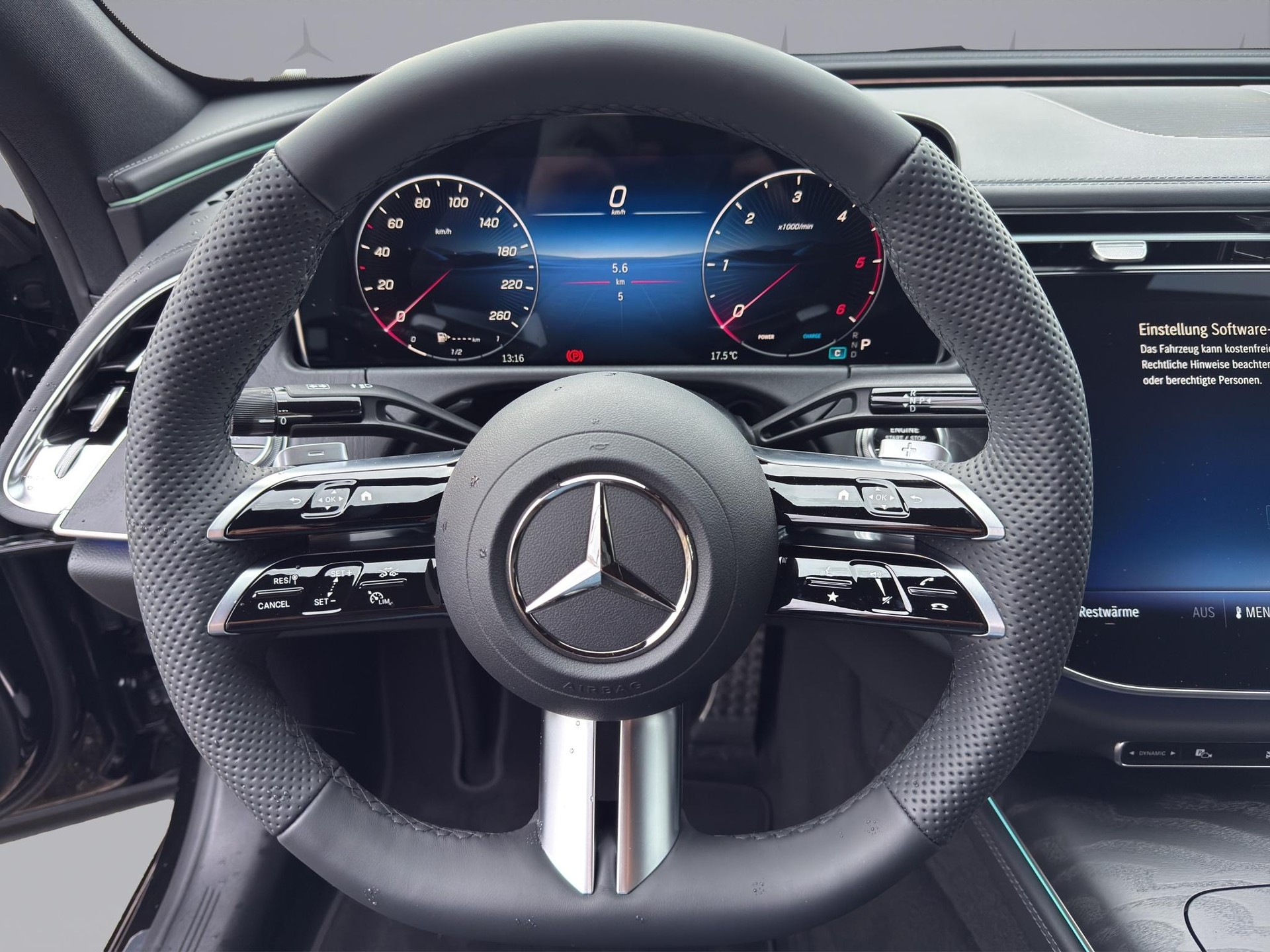 MERCEDES-BENZ E 220 d AMG Line 4matic-image-9