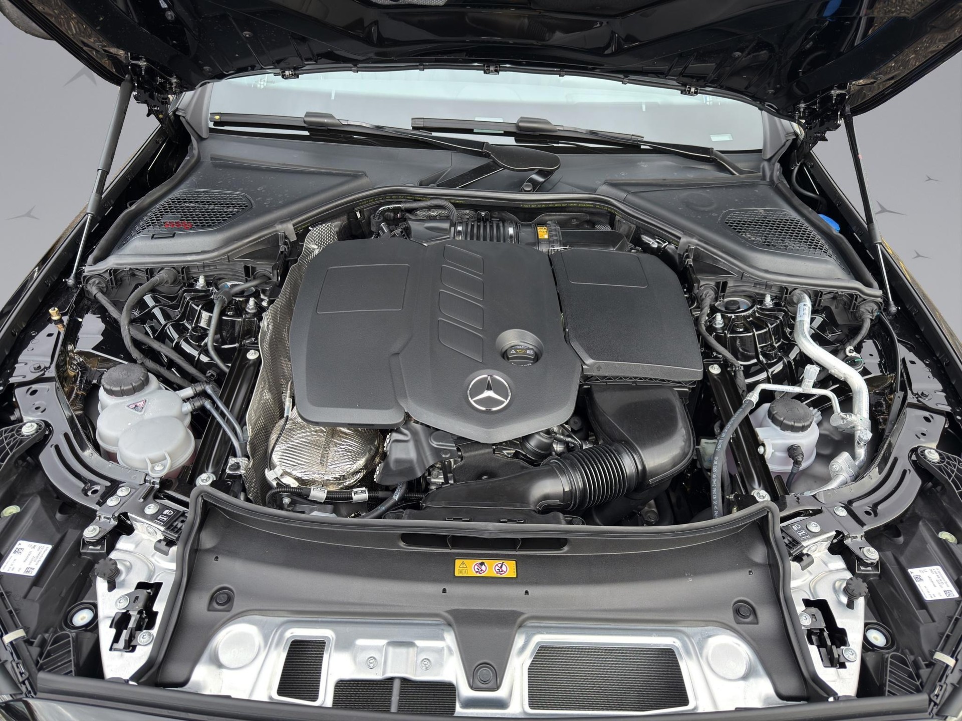 MERCEDES-BENZ E 220 d AMG Line 4matic-image-18