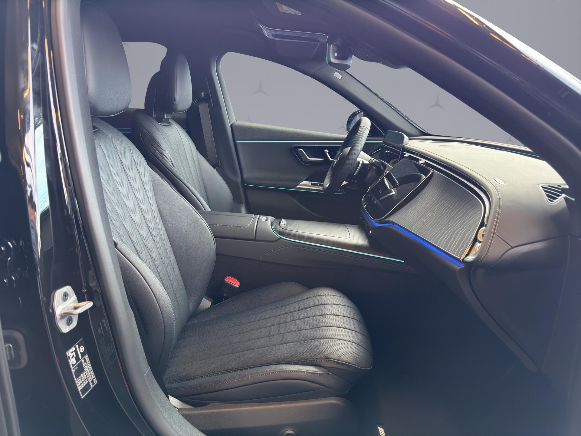MERCEDES-BENZ E 220 d AMG Line 4matic-image-15