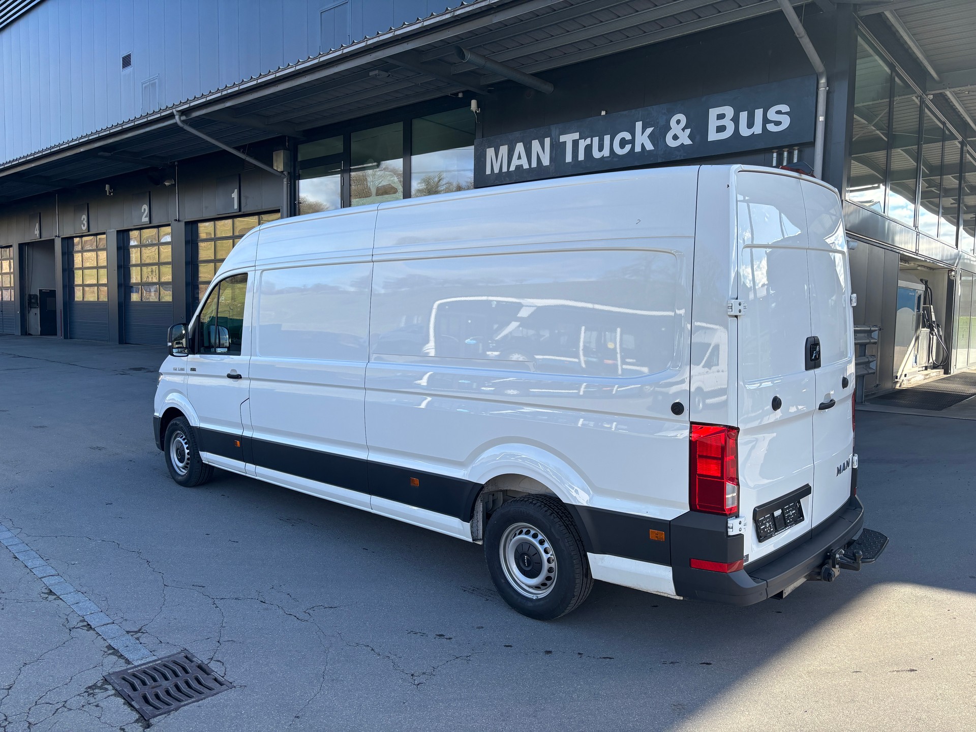 MAN TGE 3.180 4x4 SB Kastenwagen Lang-image-1