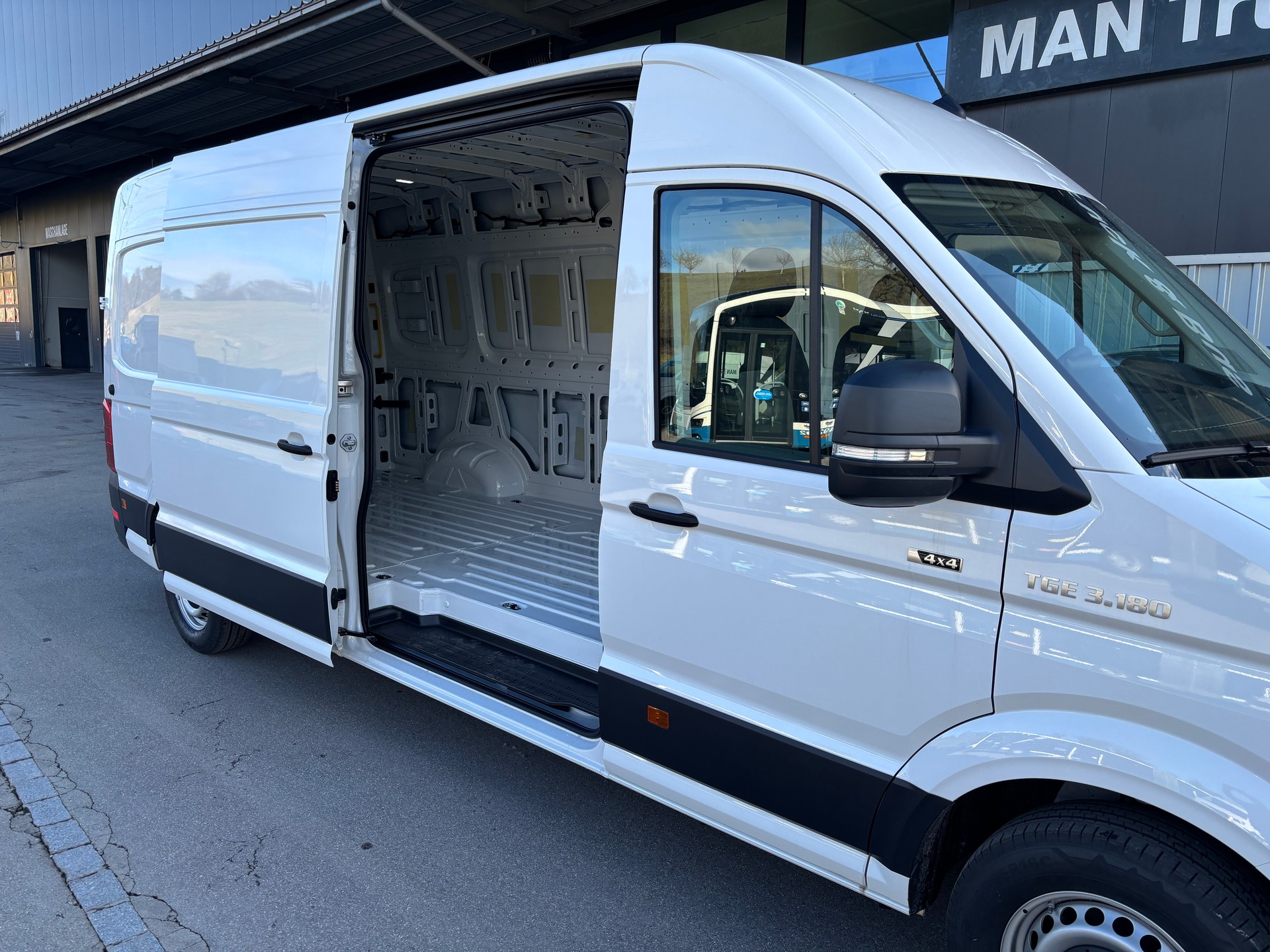 MAN TGE 3.180 4x4 SB Kastenwagen Lang-image-10