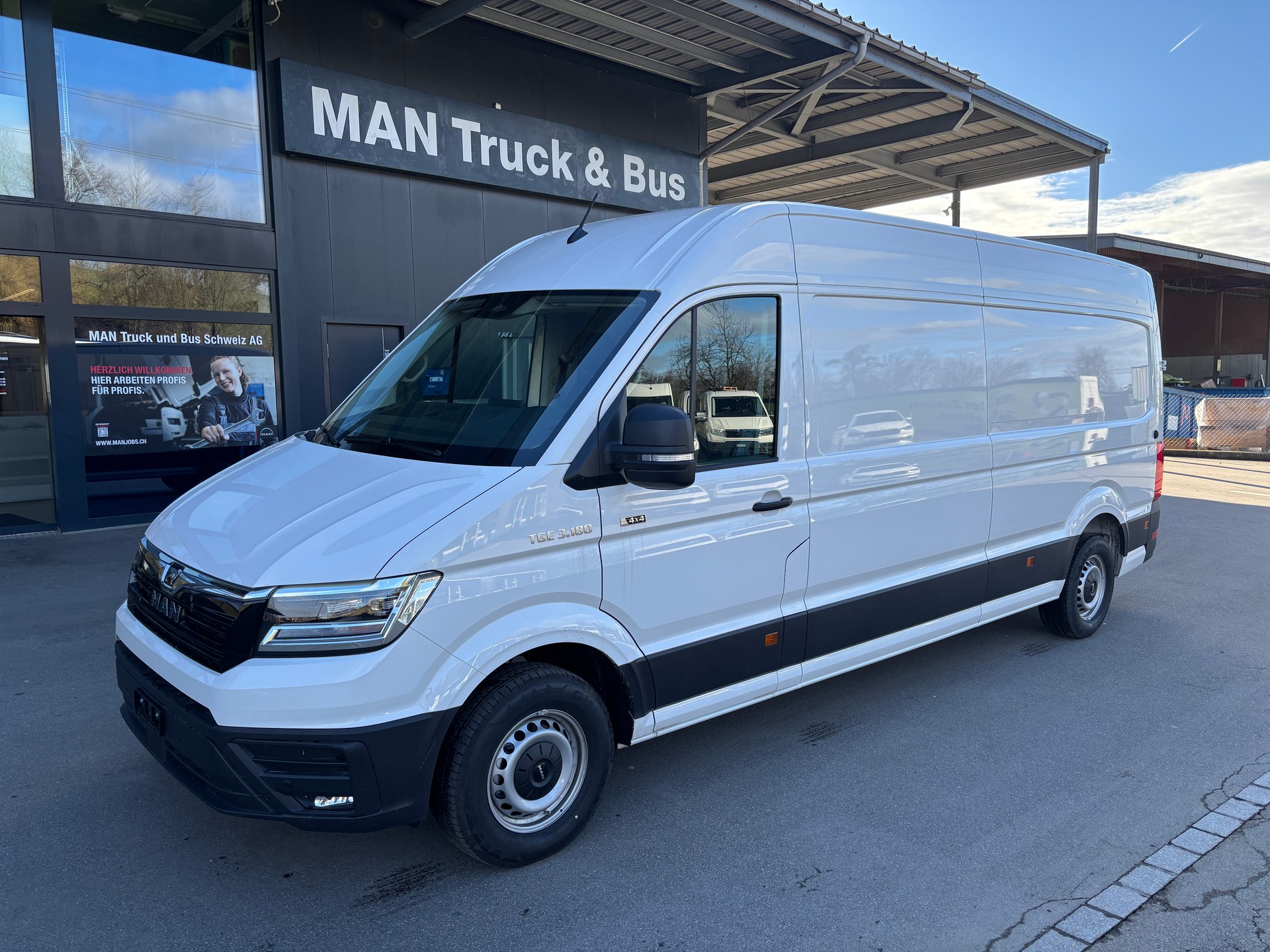 MAN TGE 3.180 4x4 SB Kastenwagen Lang-image-0