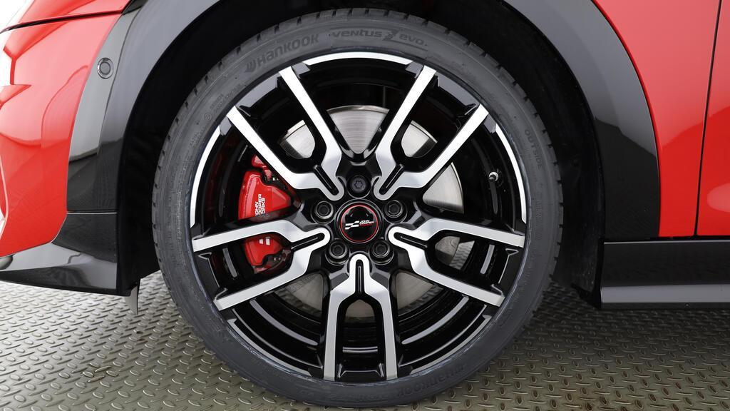 MINI John Cooper Works Cabrio-image-8