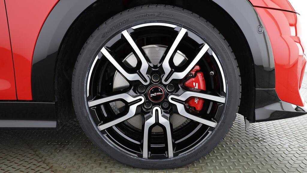 MINI John Cooper Works Cabrio-image-7