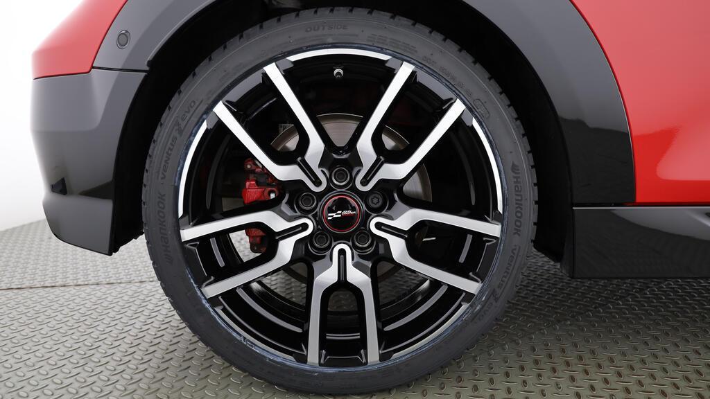 MINI John Cooper Works Cabrio-image-10