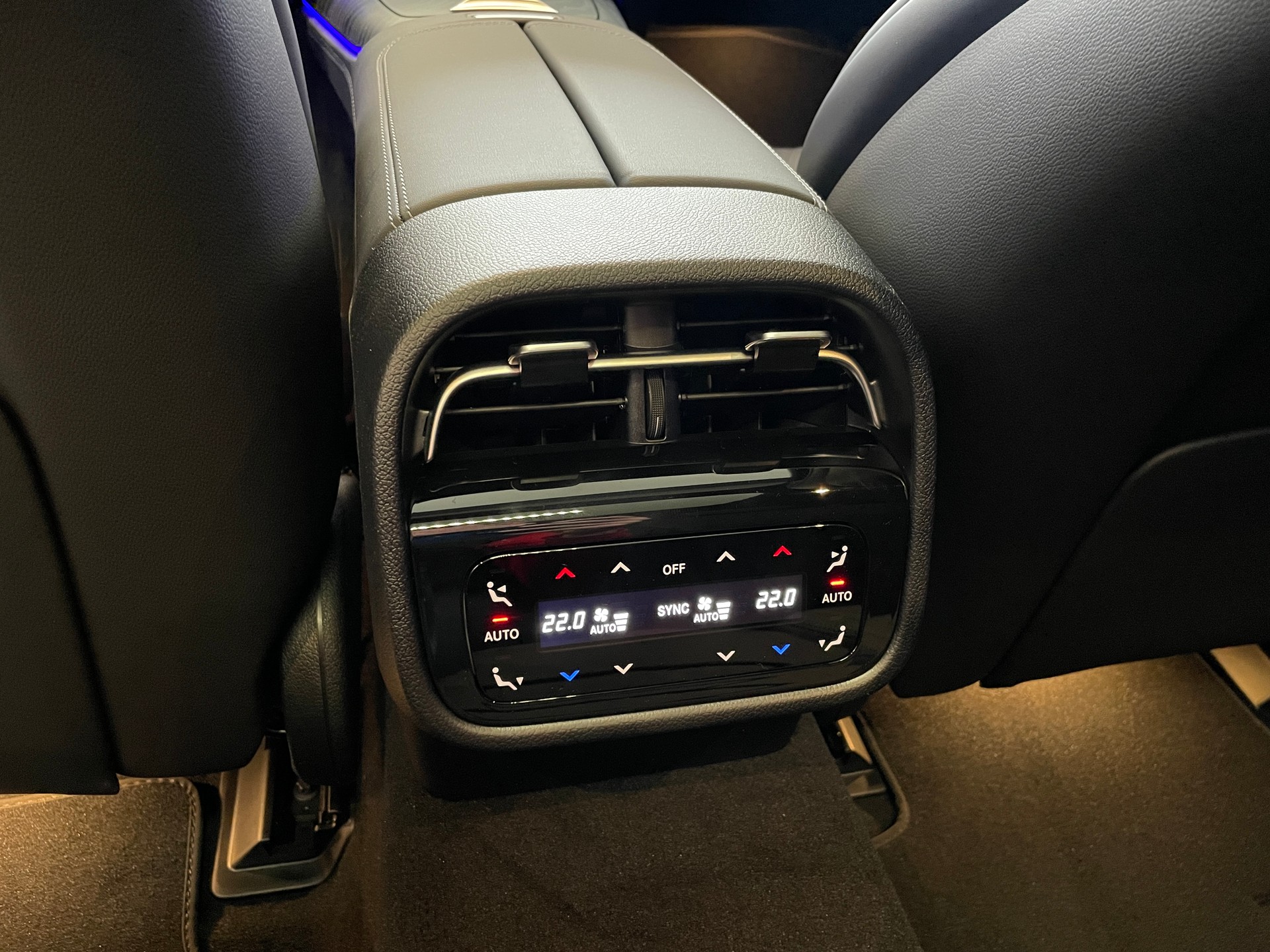 MERCEDES-BENZ E 450 d T 4Matic 9G-Tronic AMG Line-image-13