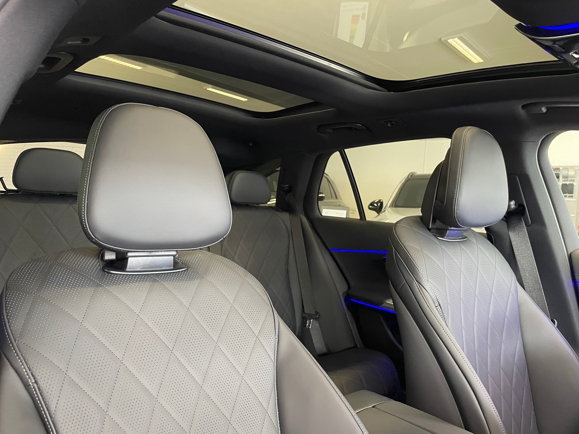 MERCEDES-BENZ E 450 d T 4Matic 9G-Tronic AMG Line-image-26