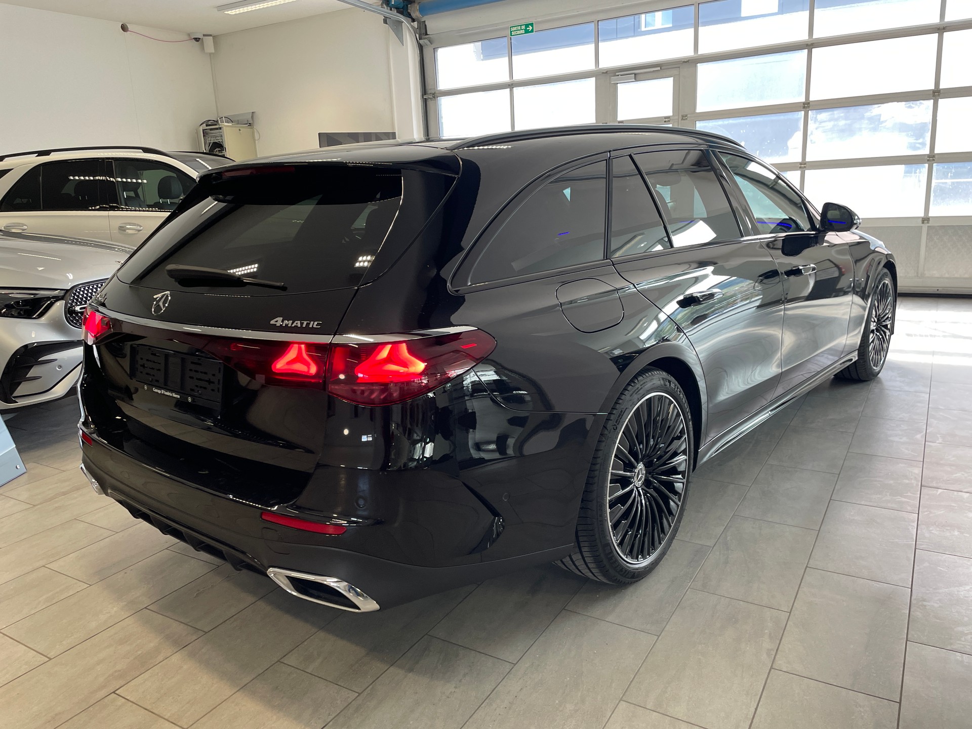 MERCEDES-BENZ E 450 d T 4Matic 9G-Tronic AMG Line-image-4