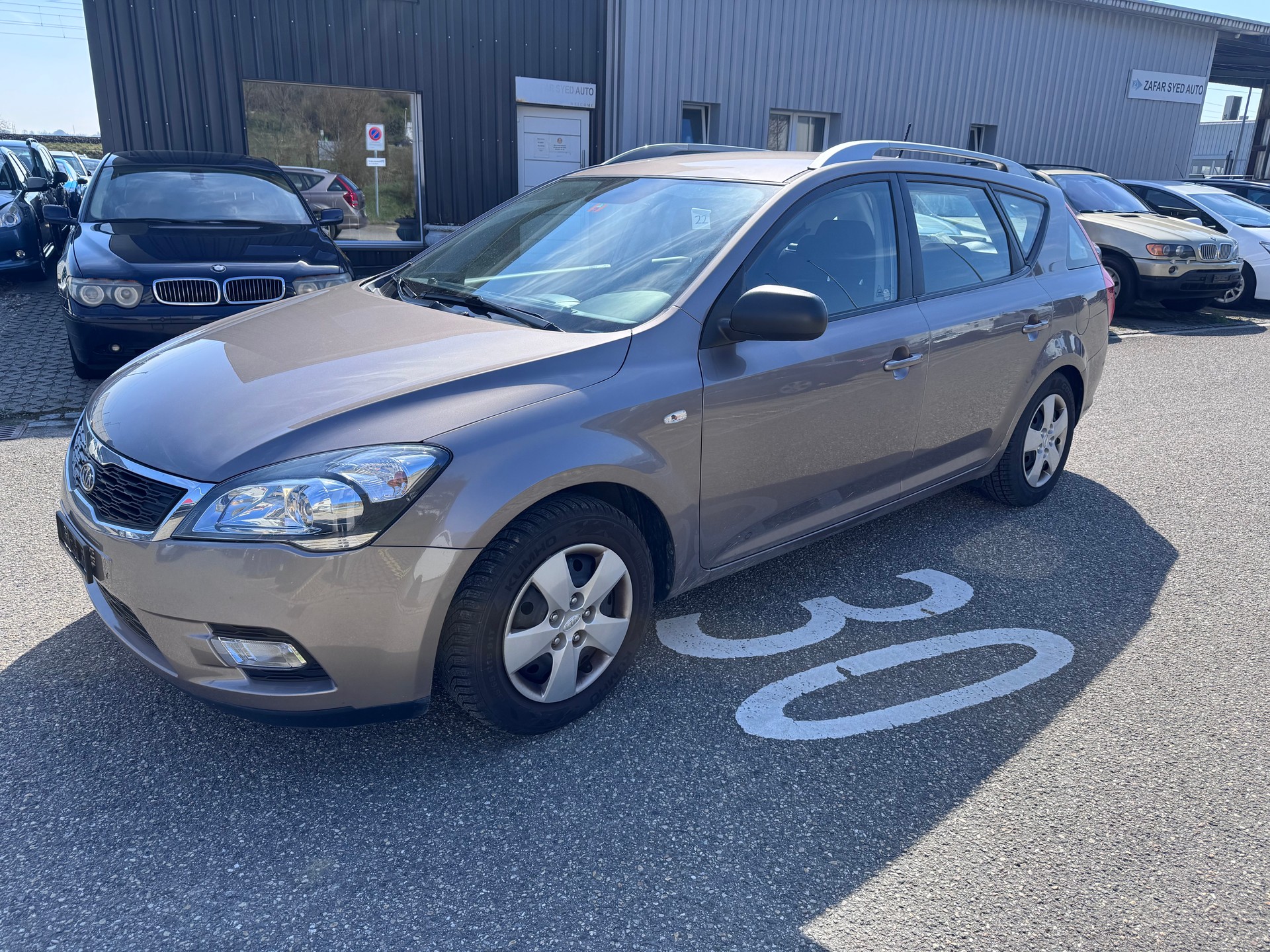 KIA Cee'd Sporty Wagon 1.6 16V Classic-image-0