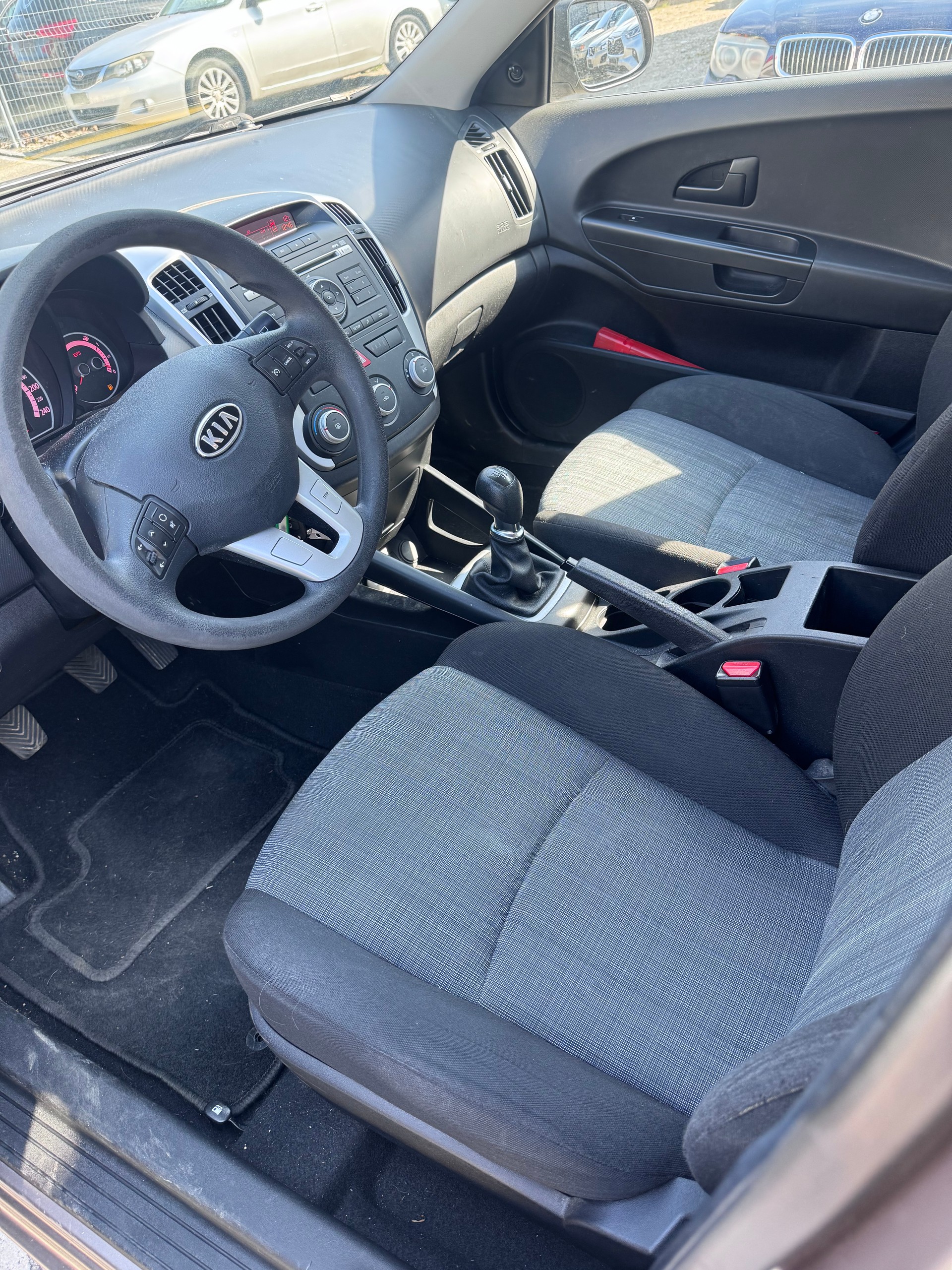 KIA Cee'd Sporty Wagon 1.6 16V Classic-image-5