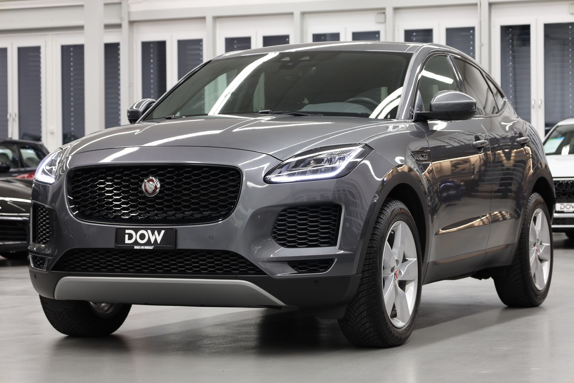 JAGUAR E-Pace 2.0 T 200 S AWD-showroom-element-2