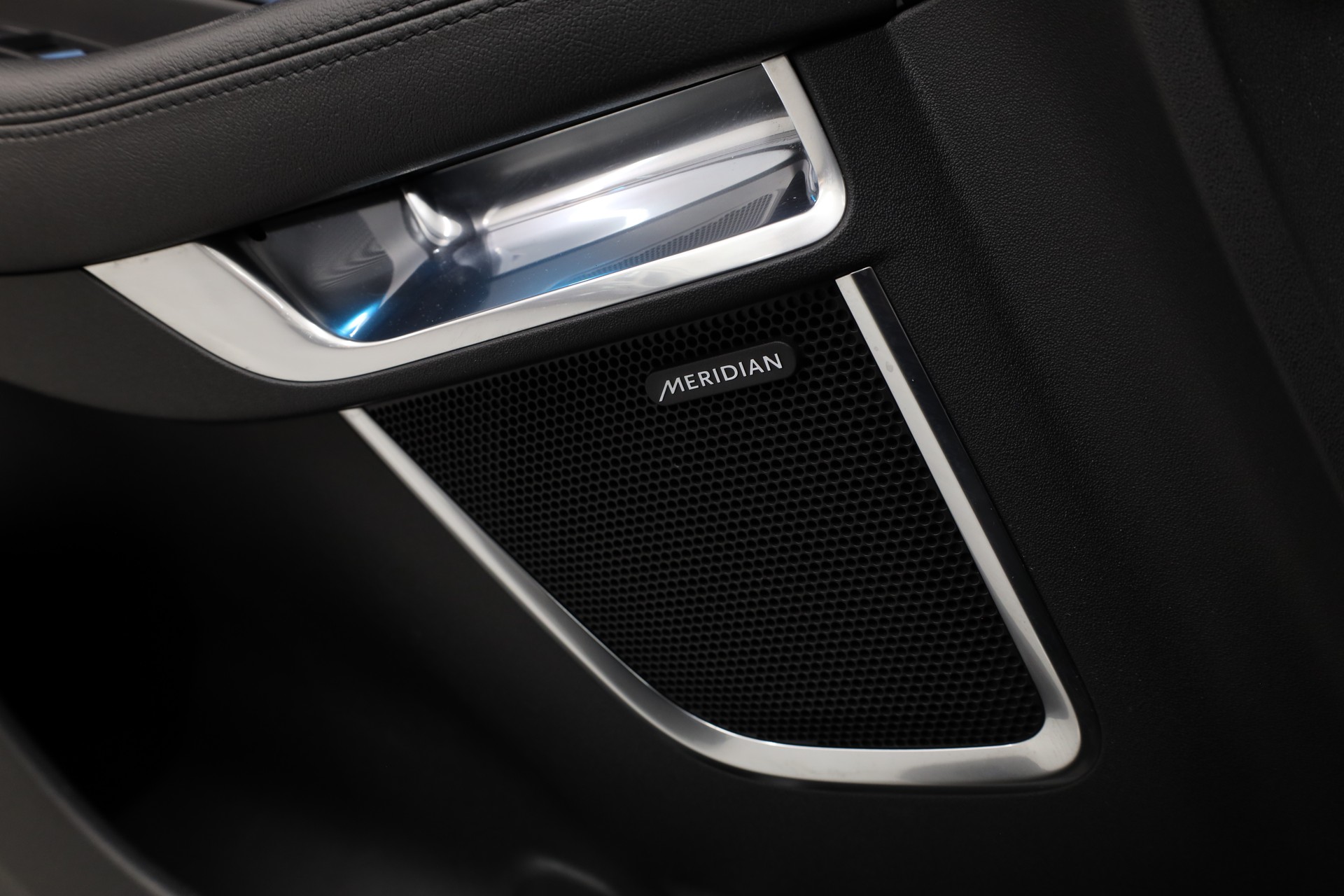 JAGUAR E-Pace 2.0 T 200 S AWD-image-25