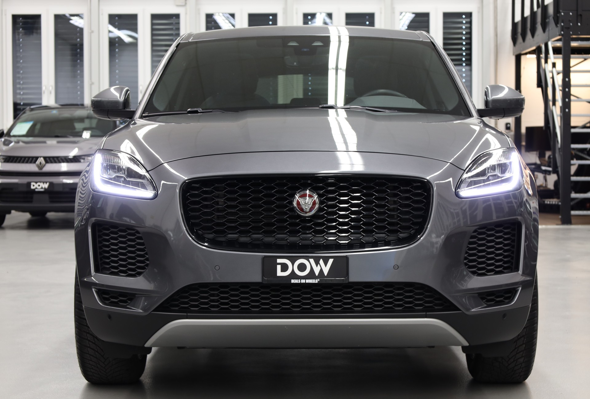 JAGUAR E-Pace 2.0 T 200 S AWD-showroom-element-3