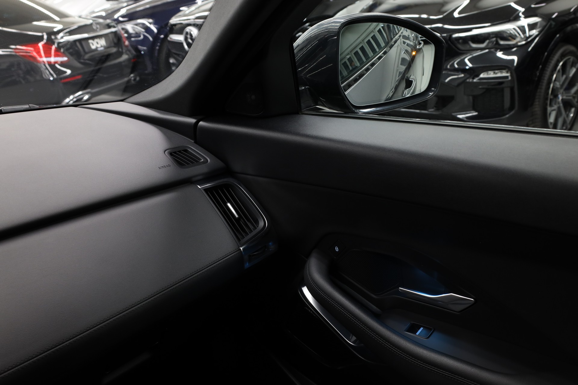 JAGUAR E-Pace 2.0 T 200 S AWD-image-22