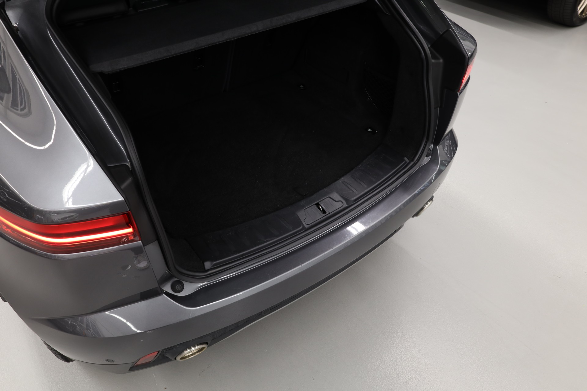 JAGUAR E-Pace 2.0 T 200 S AWD-image-9