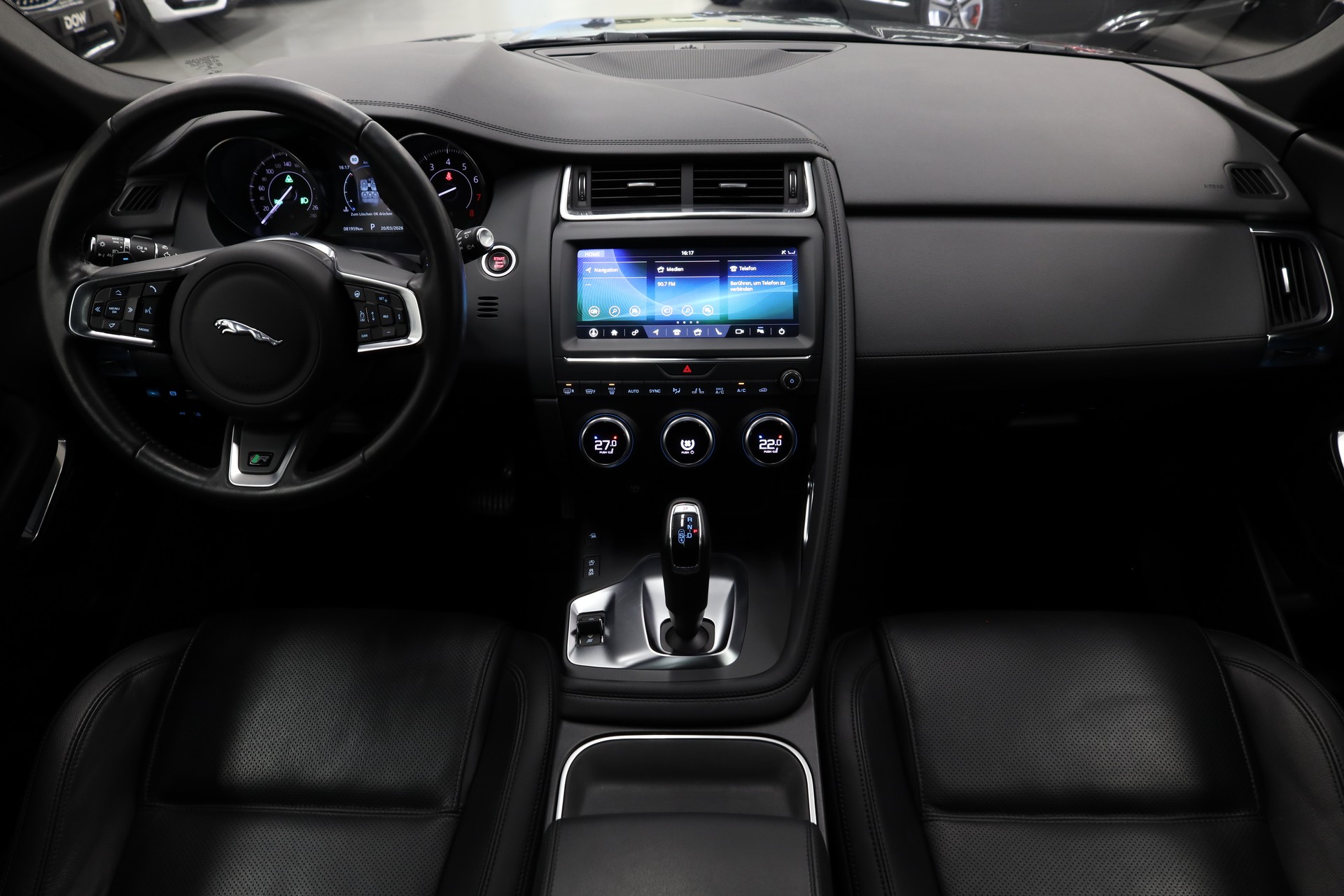 JAGUAR E-Pace 2.0 T 200 S AWD-image-13