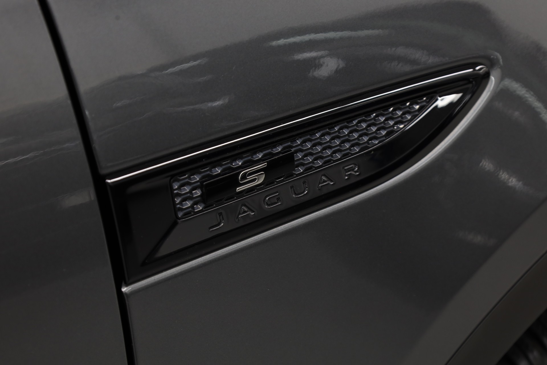 JAGUAR E-Pace 2.0 T 200 S AWD-image-10
