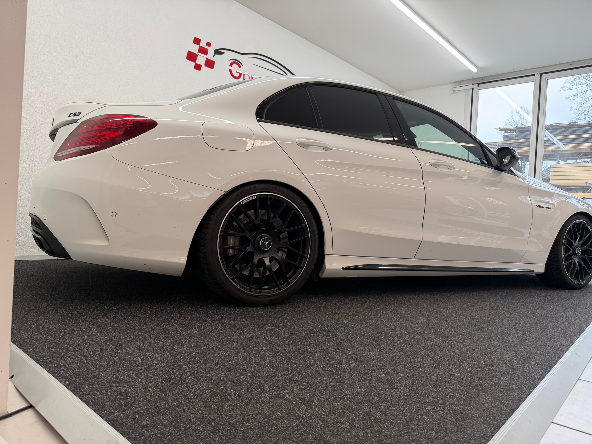 MERCEDES-BENZ C 63 AMG-image-5