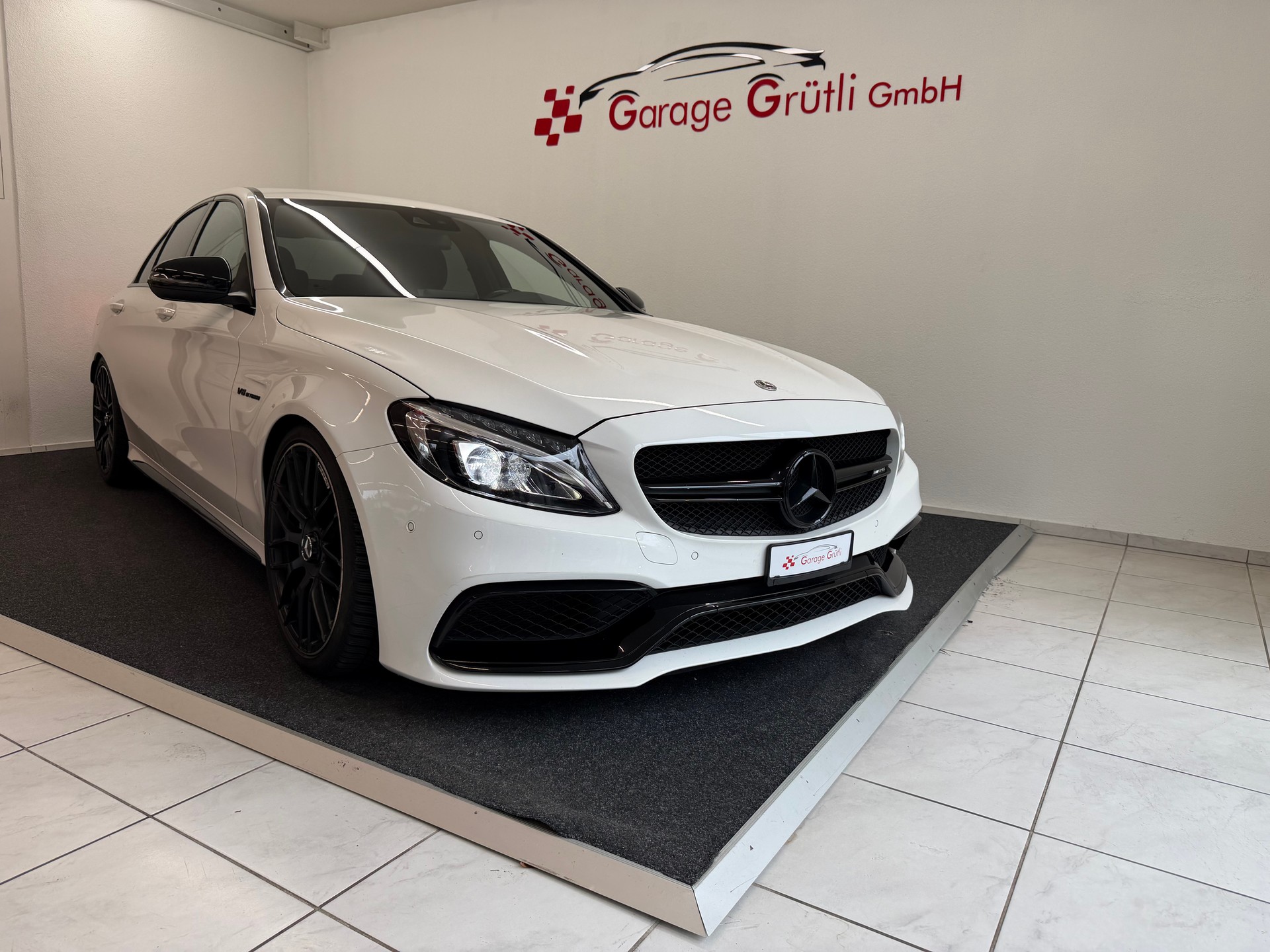MERCEDES-BENZ C 63 AMG-image-16