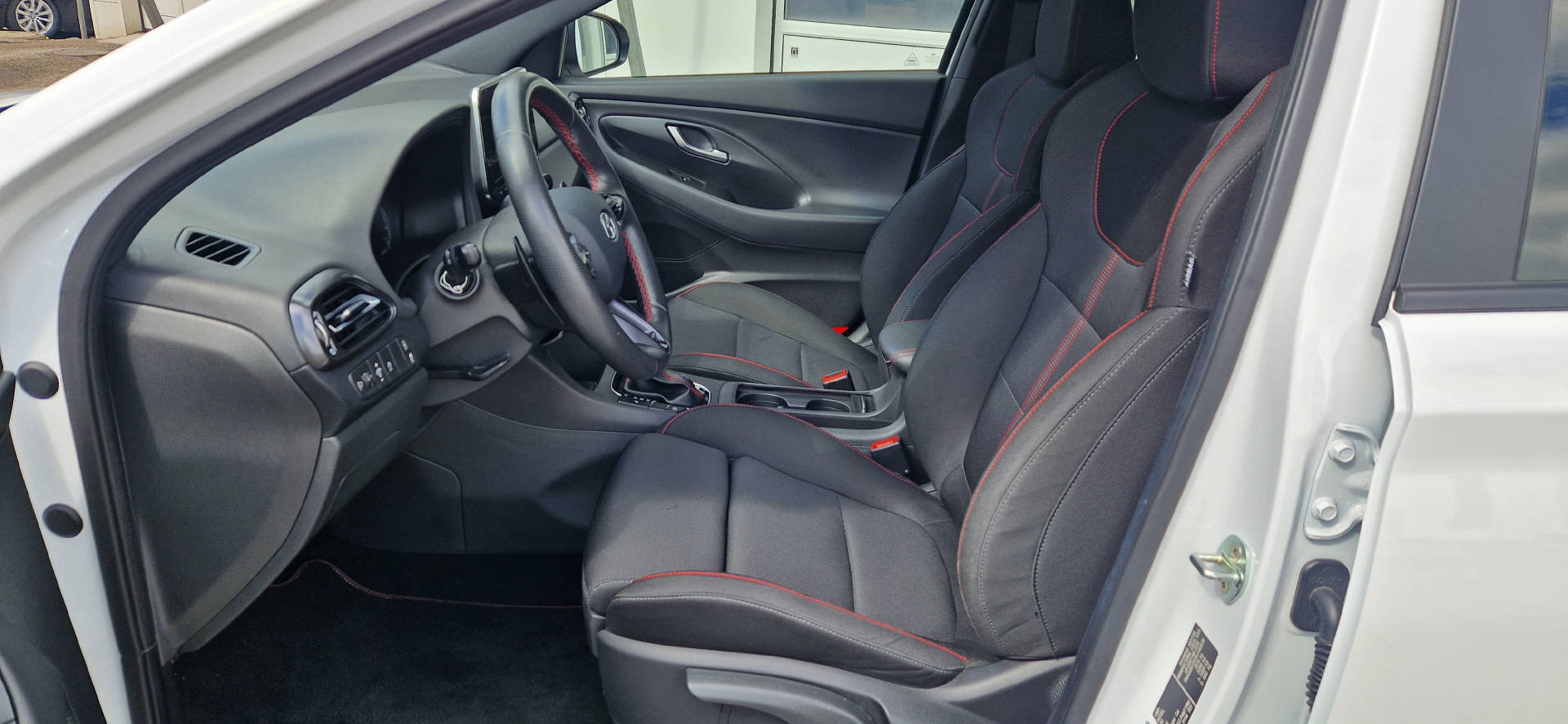 HYUNDAI i30 1.5 T-GDi N-Line-image-4