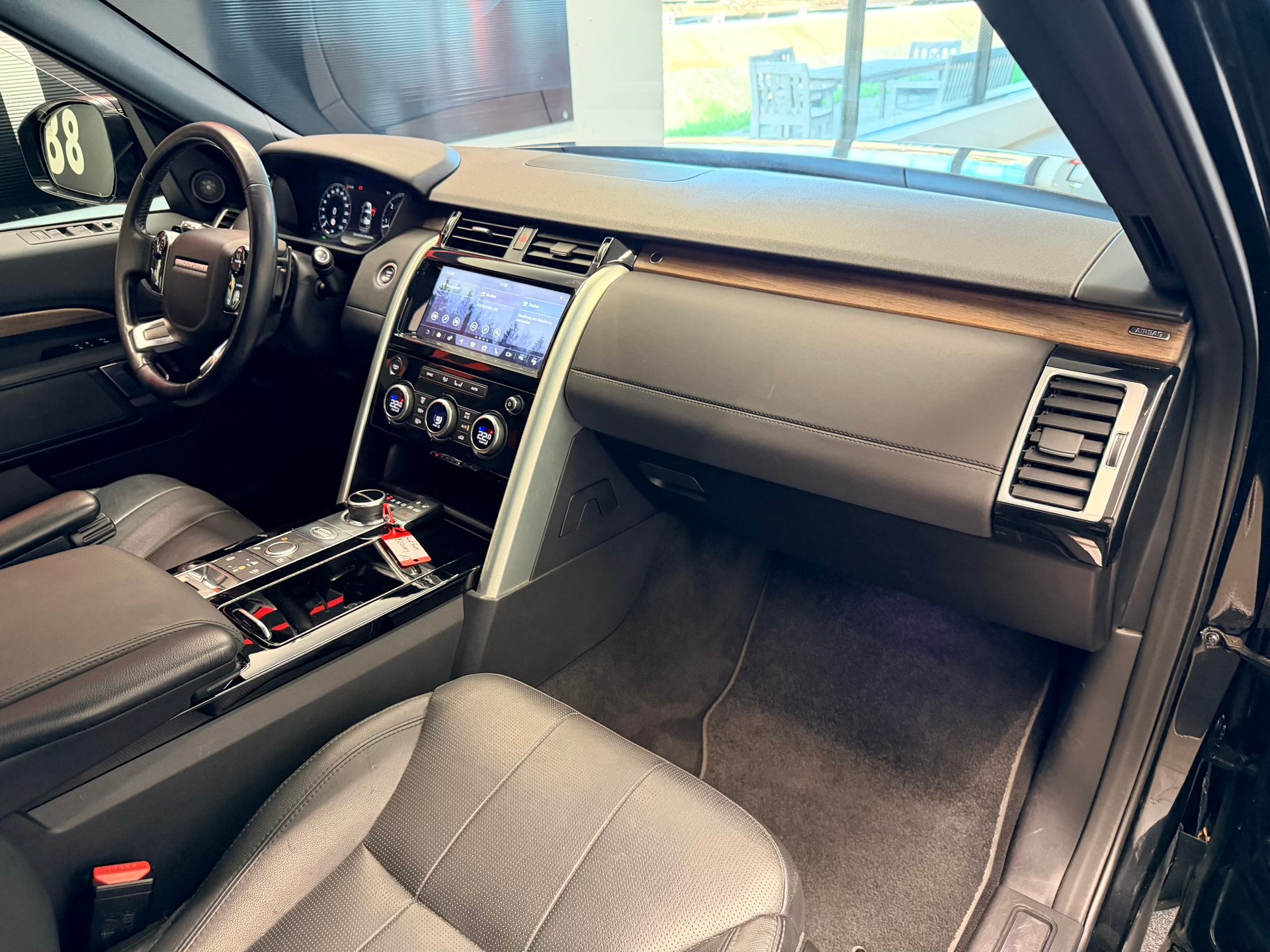 LAND ROVER Discovery 3.0 SDV6 HSE Automatic-image-17