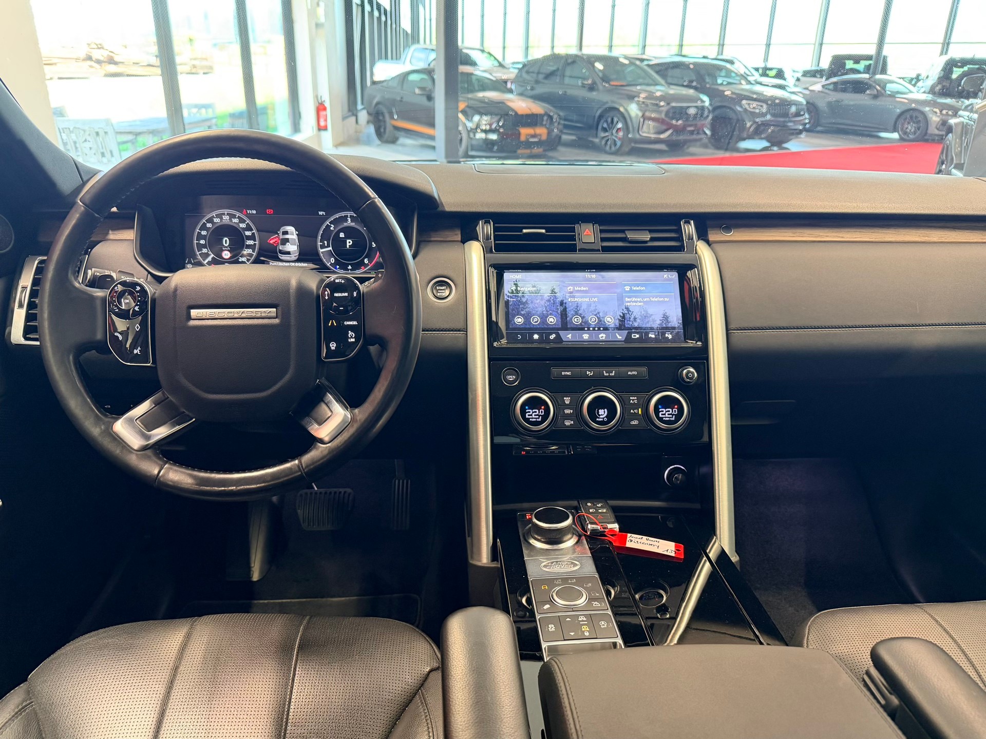 LAND ROVER Discovery 3.0 SDV6 HSE Automatic-image-16